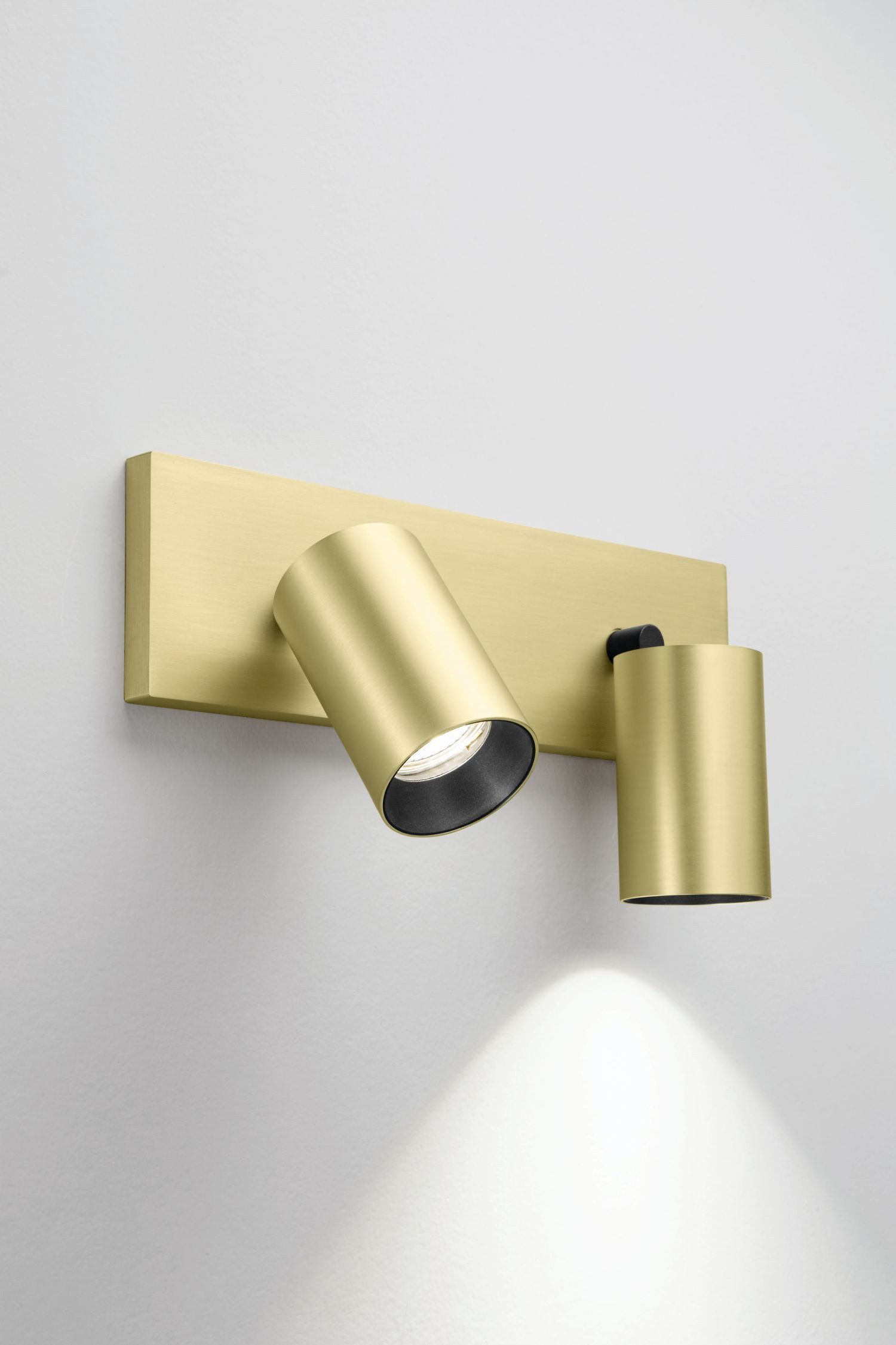 Licht-Erlebnisse Deckenstrahler FOBUR, ohne Leuchtmittel, Aluminium verstellbar in Messing satiniert GU10 2-flammig Modern