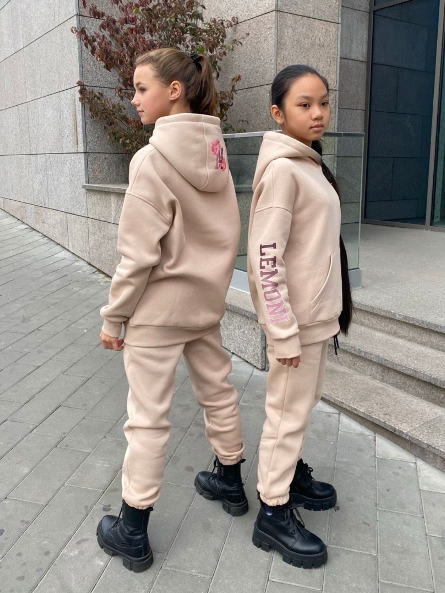 Sweatanzug Sweatanzug für Mädchen Hoodie und Hose mit Fleecefutter 122-128 cm