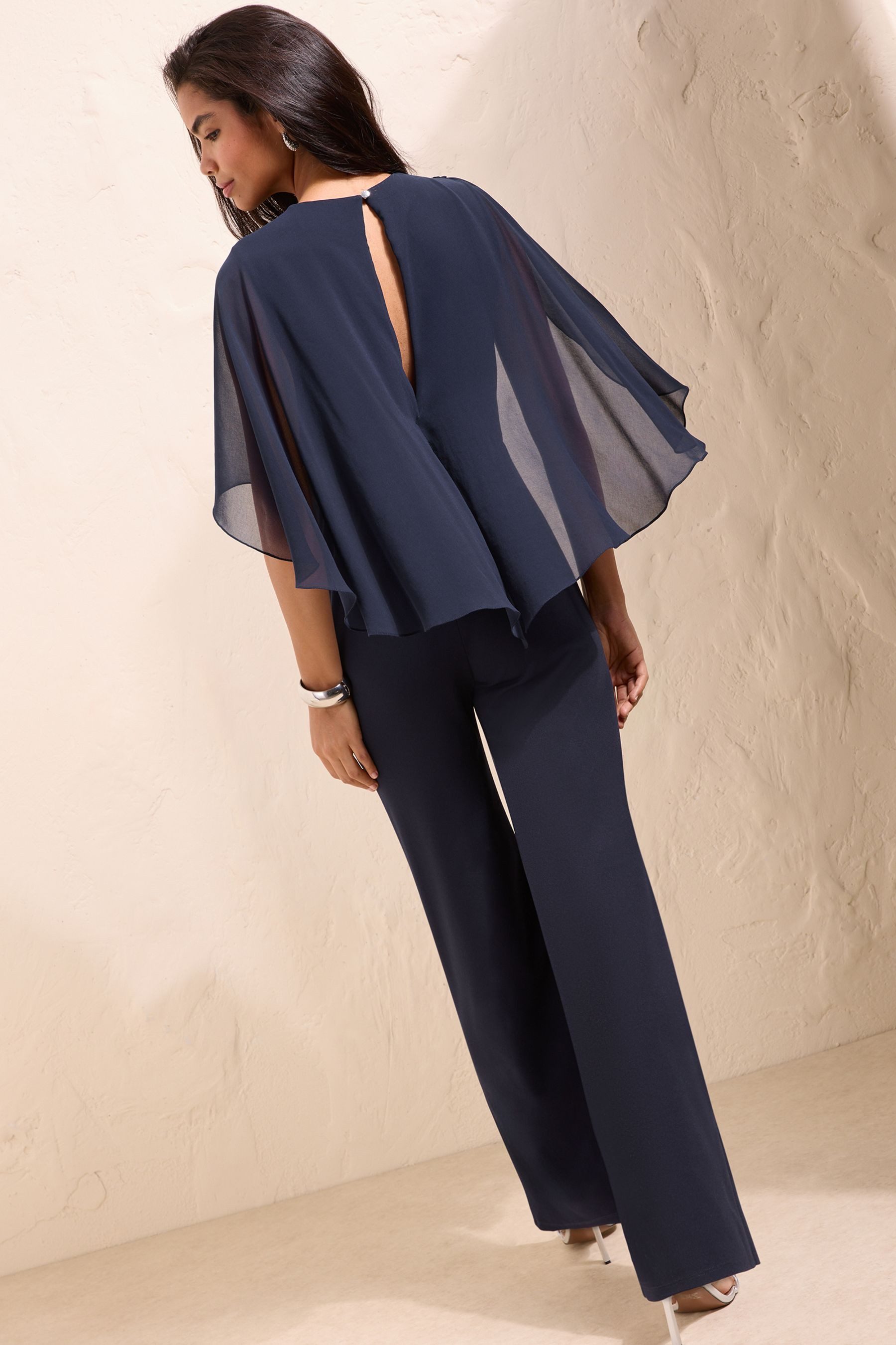 Friends Like These Jumpsuit Friends Like These Jumpsuit mit Cape-Ärmeln (1-tlg)
