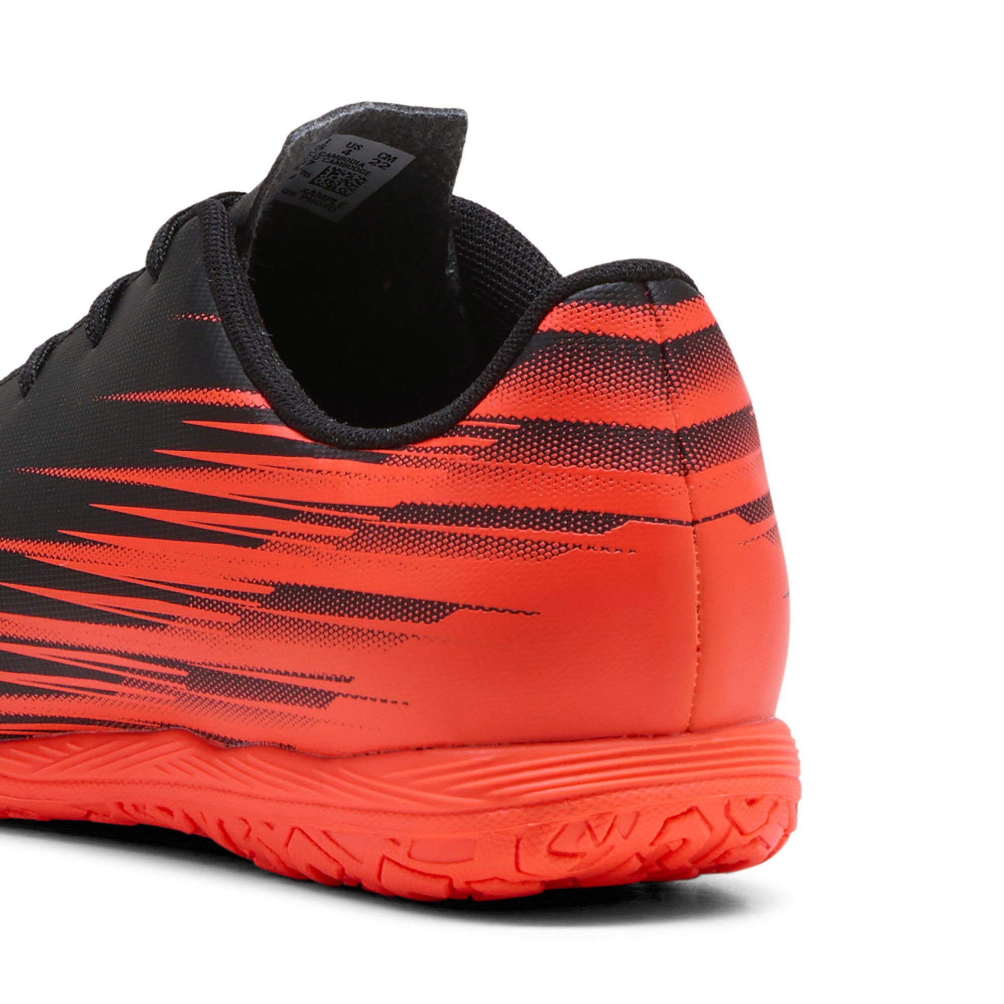 PUMA ATTACANTO II IT JR Fußballschuh für Hallenböden, mit weichem Synthetik-Obermaterial