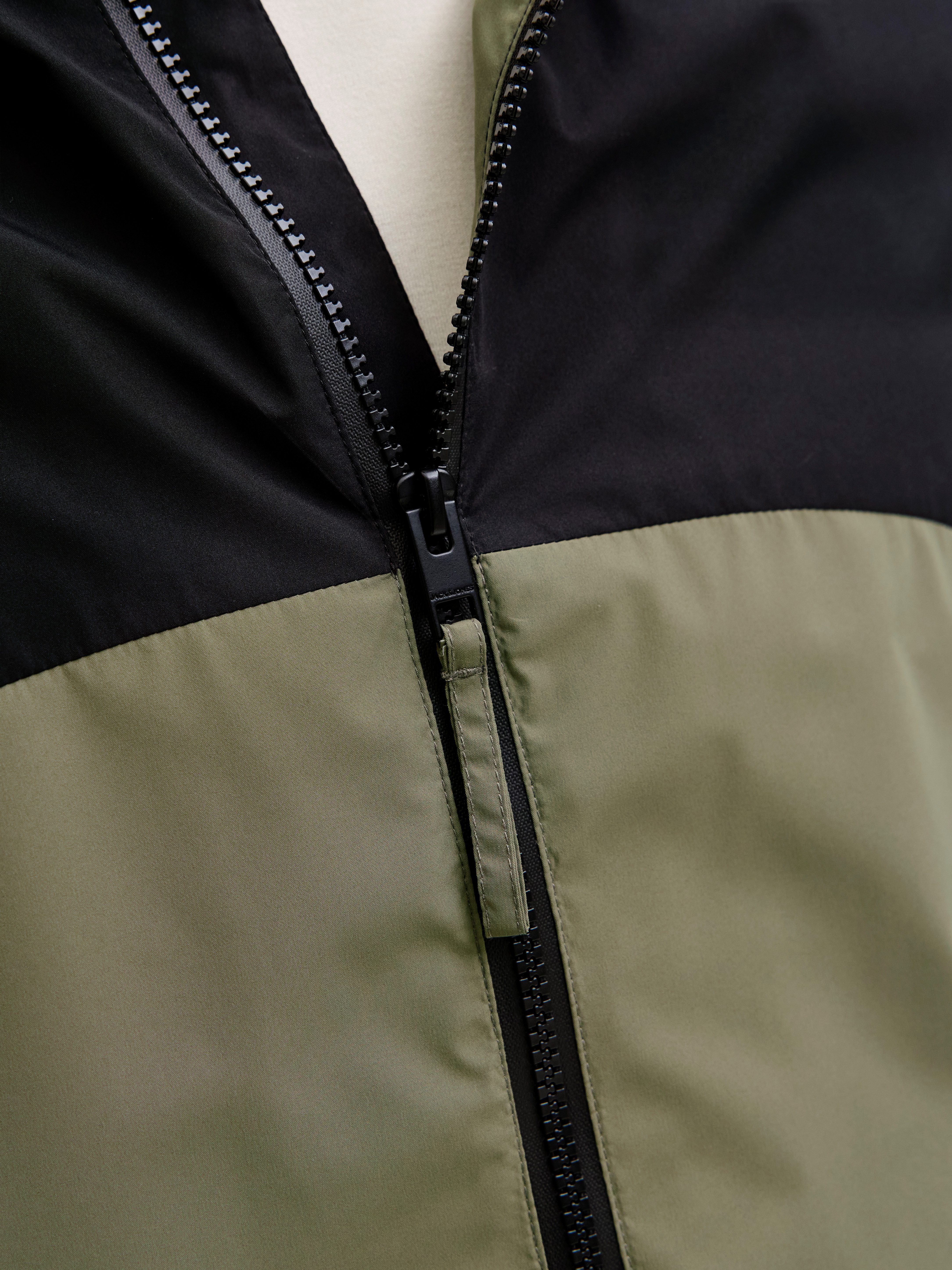 Jack & Jones Kurzjacke JJESOHO LIGHT JACKET SN mit Kapuze – Bild 4 von 5
