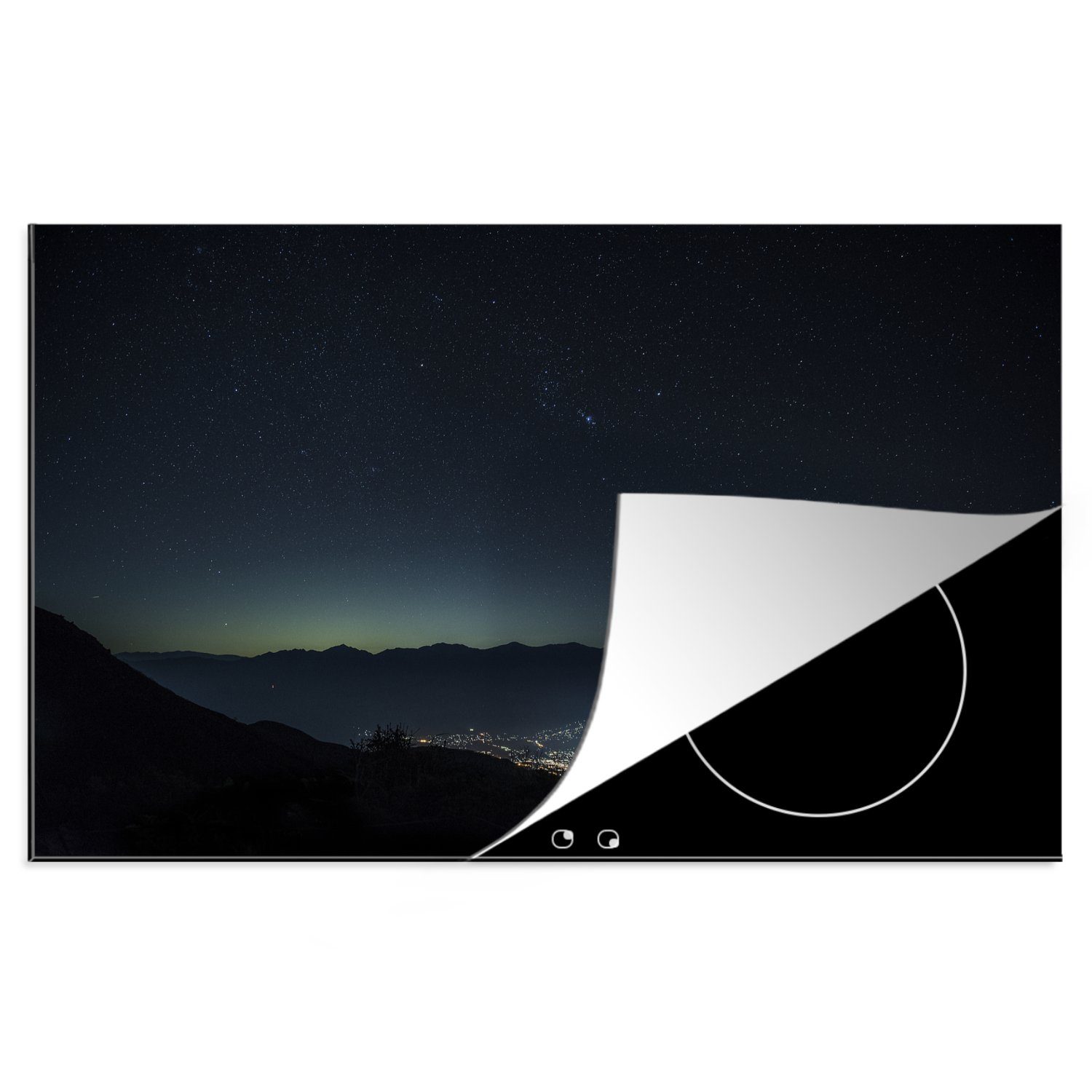 MuchoWow Herdblende-/Abdeckplatte Himmel über den Bergen in der Nacht in Schwarz und Weiß, Vinyl, (1 tlg), 81x52 cm, Induktionskochfeld Schutz für die küche, Ceranfeldabdeckung