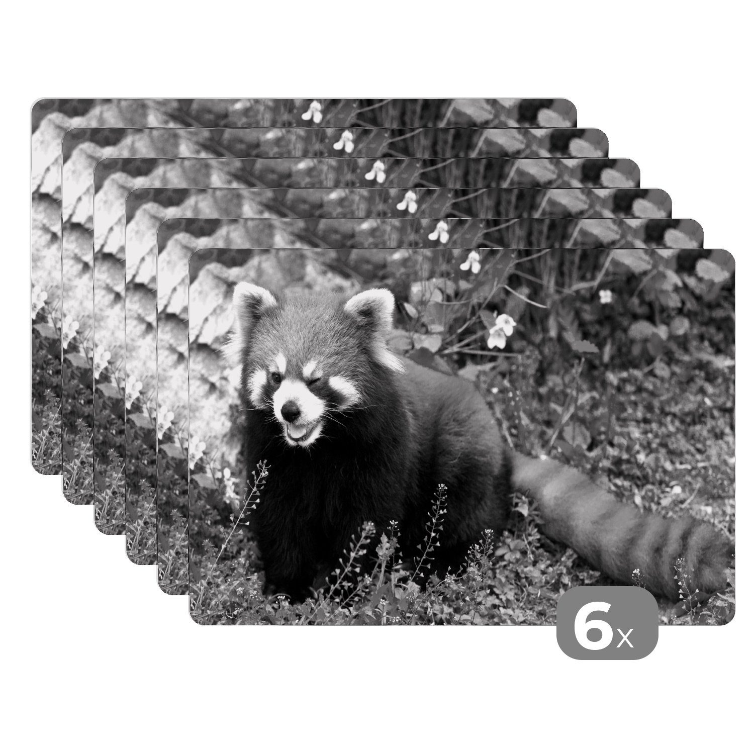 Platzset, Zwinkernder roter Panda - schwarz und weiß, MuchoWow, (6-St), Platzset, Platzdecken, Platzmatte, Tischmatten, Schmutzabweisend