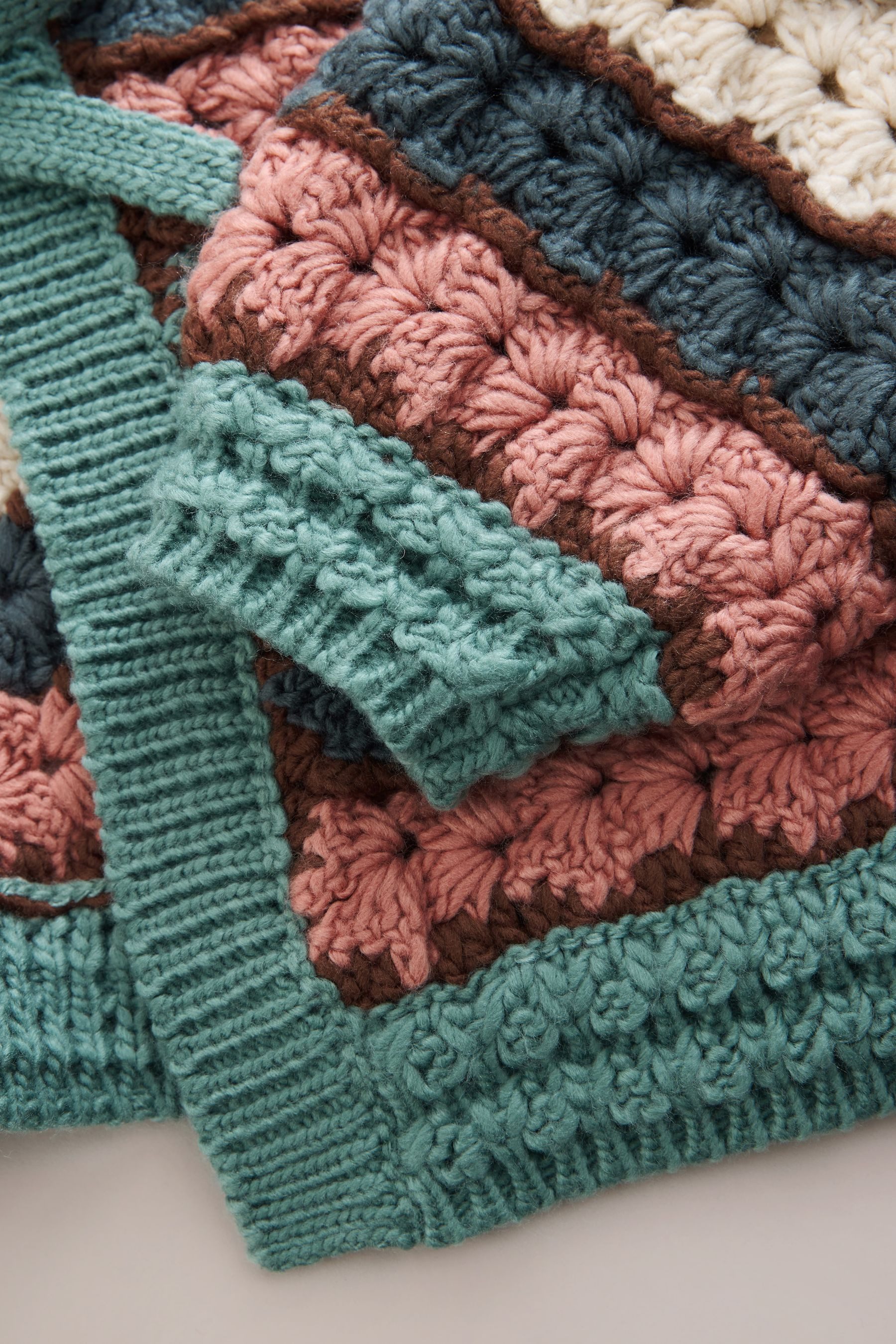 Next Strickjacke Von Hand gestrickte Strickjacke mit Bindedetail (1-tlg)