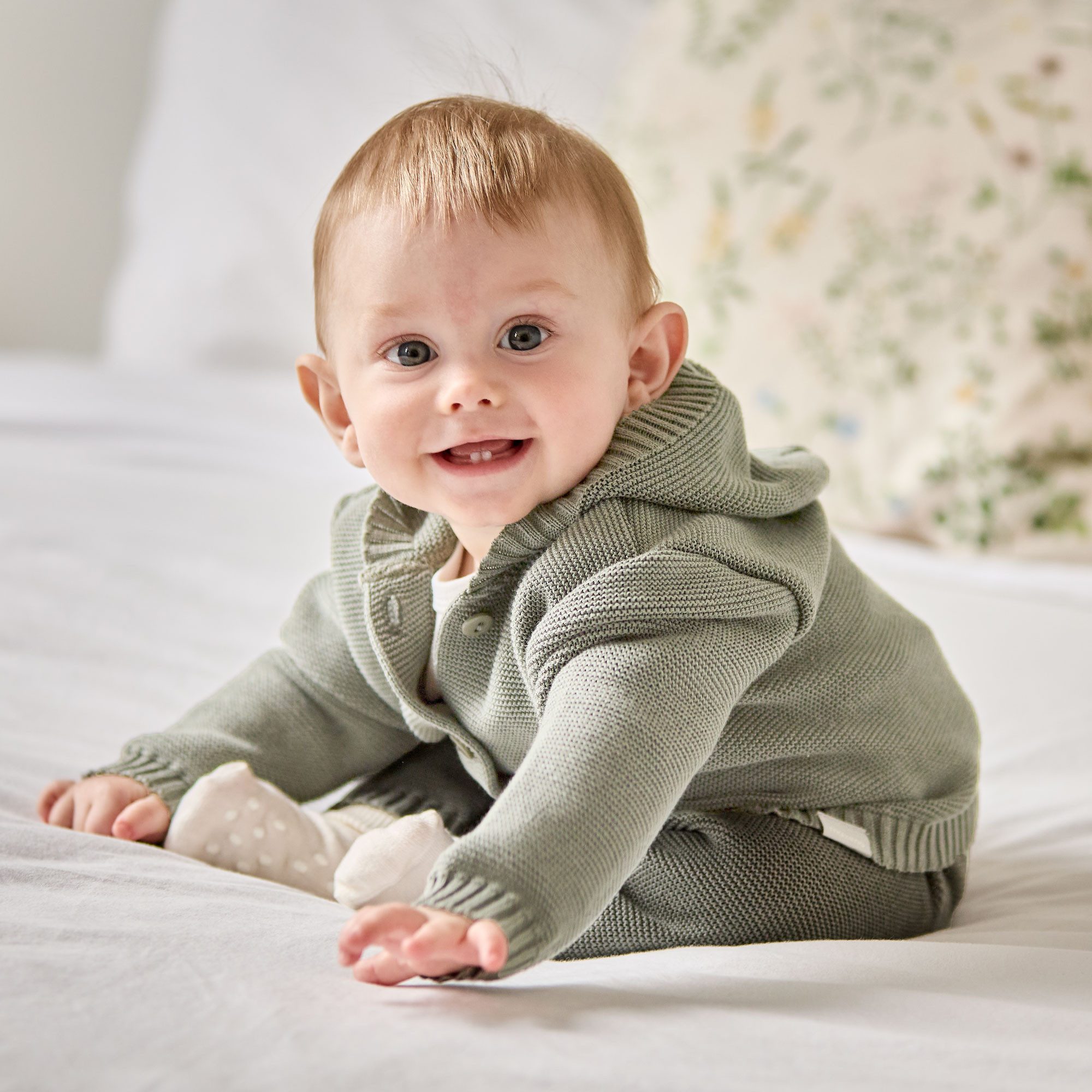 MAXIMO Strickjacke Baumwolle, mit Kapuze, zum Knöpfen