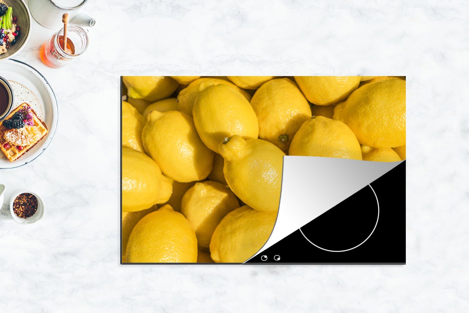 küche, gelb tlg), cm, (1 81x52 Zitronen Schutz Sonne, so Vinyl, MuchoWow die Ein die Induktionskochfeld Ceranfeldabdeckung wie Herdblende-/Abdeckplatte Haufen für