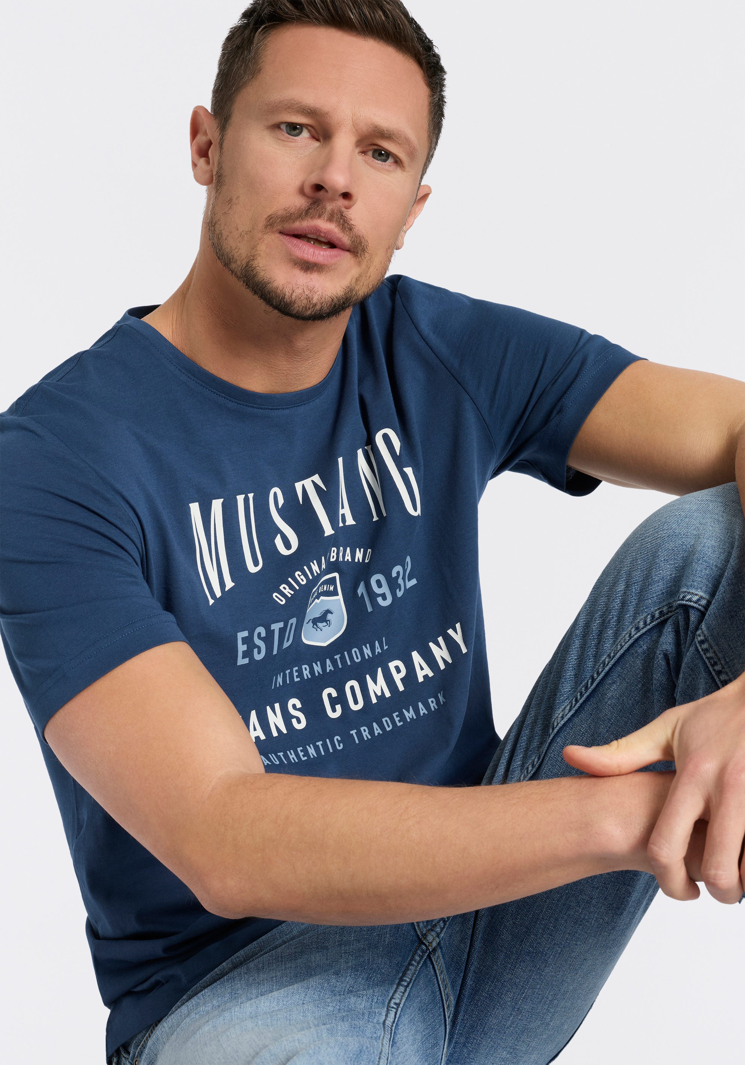 MUSTANG Kurzarmshirt Alex Logoprint Kurzarm, normale Passform – Bild 3 von 5