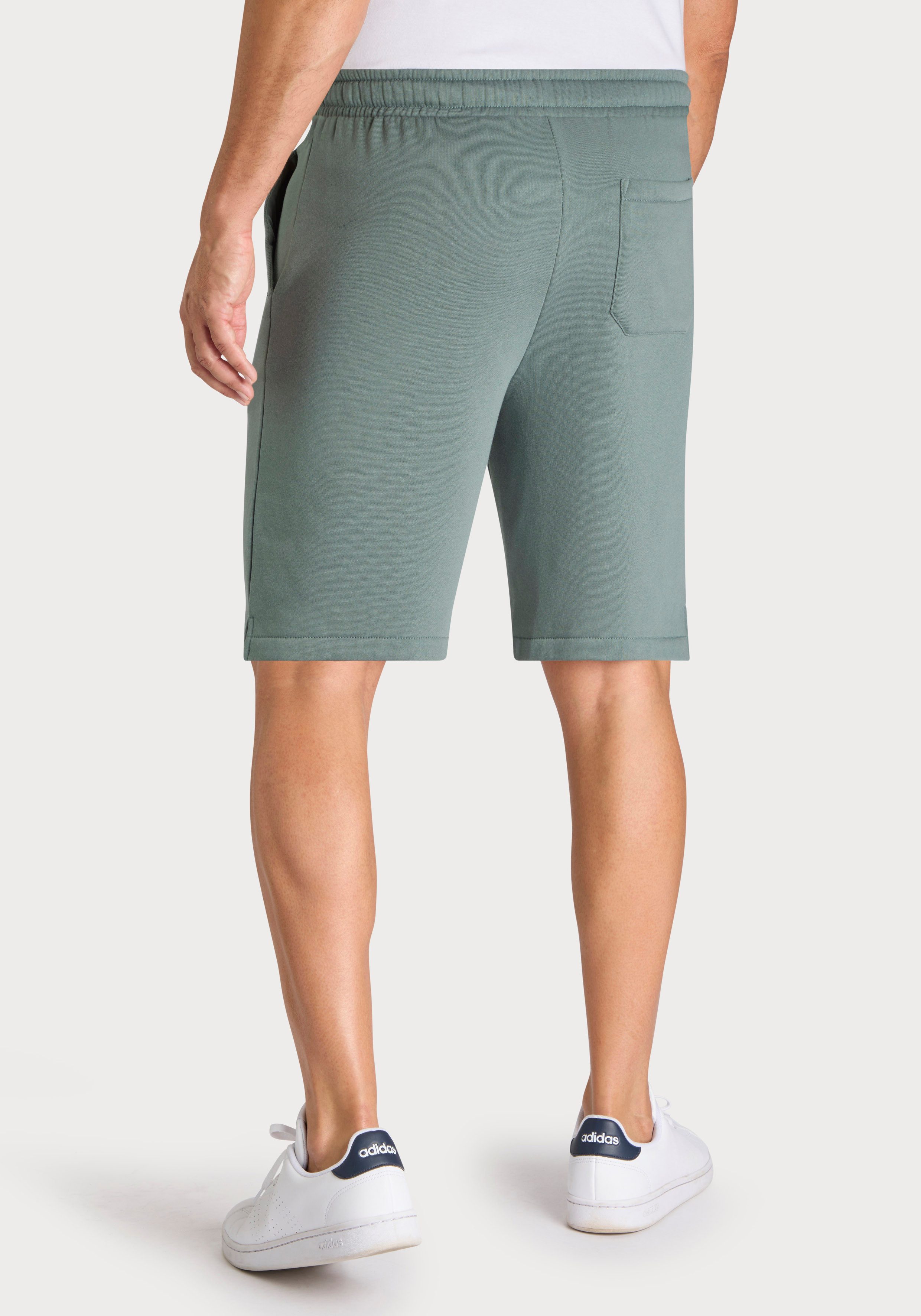 John Devin Sweatshorts - kurze Hose aus innen angerauter Sweatware mit breiter Kordel und seitlichen Taschen
