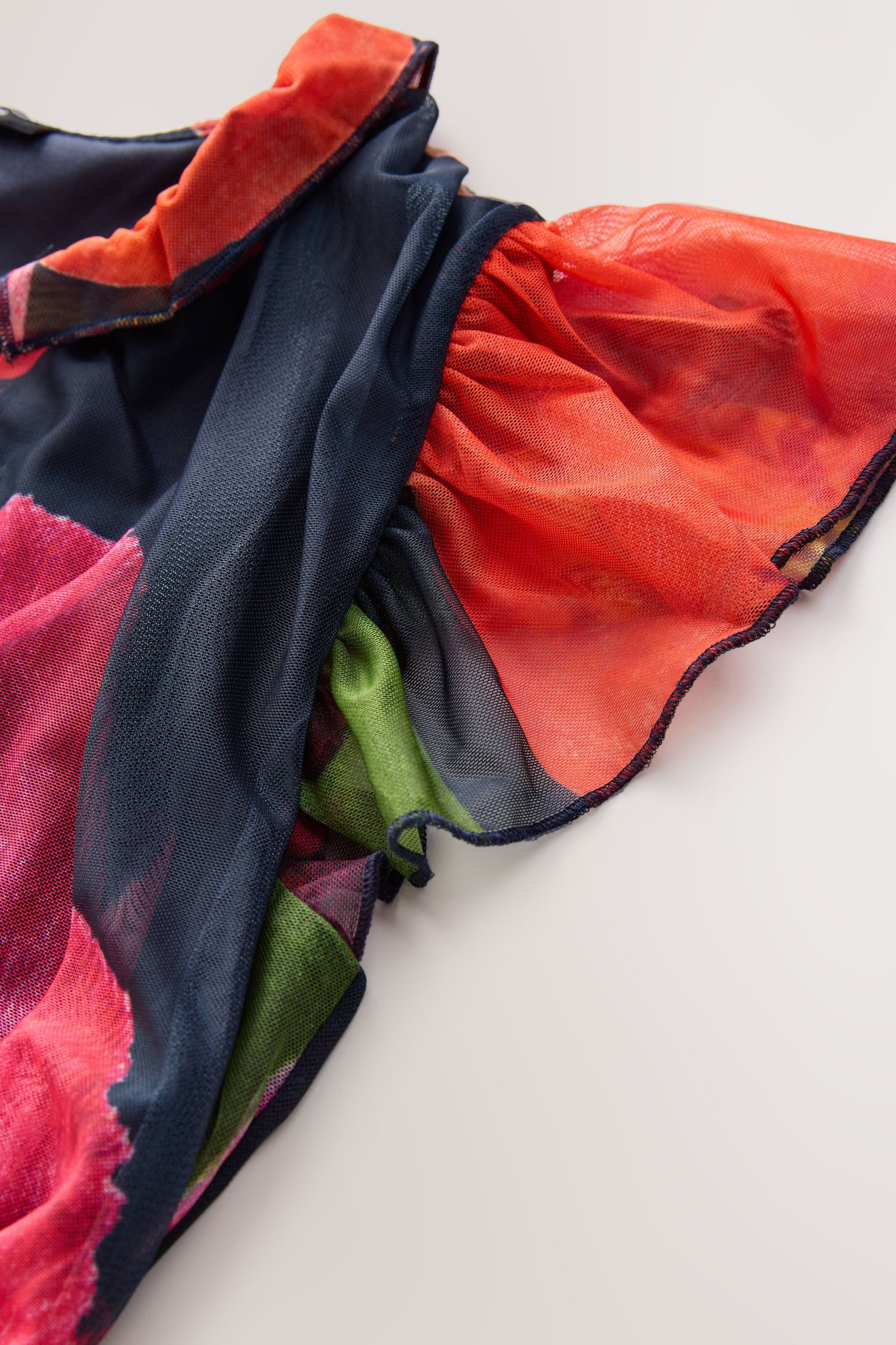 Next Midikleid Plissiertes Mesh-Midikleid mit V-Ausschnitt (1-tlg) günstig online kaufen