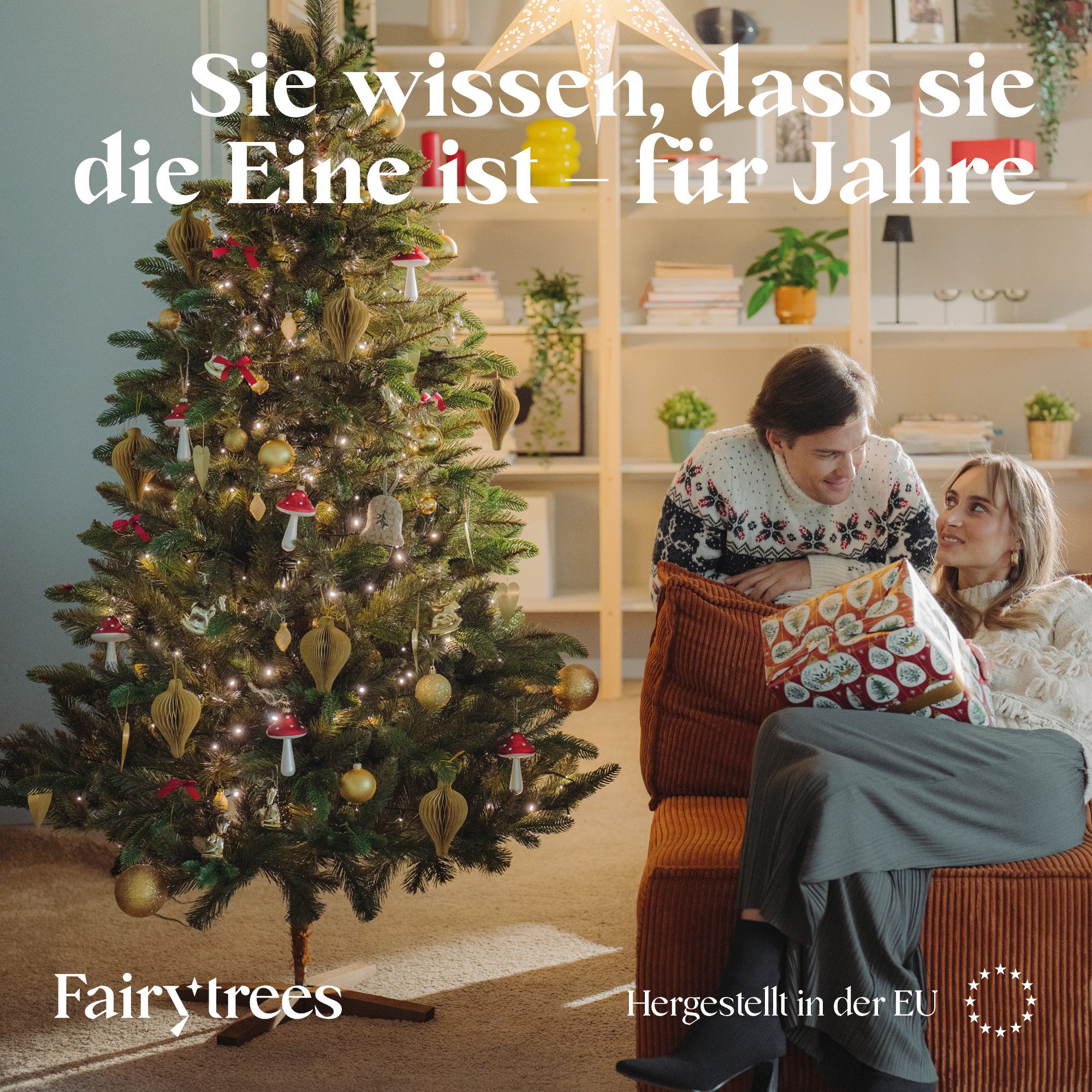 Fairytrees Künstlicher Weihnachtsbaum FT29, Nordmanntanne Premium, mit braunem Stamm und Echtholz Baumständer