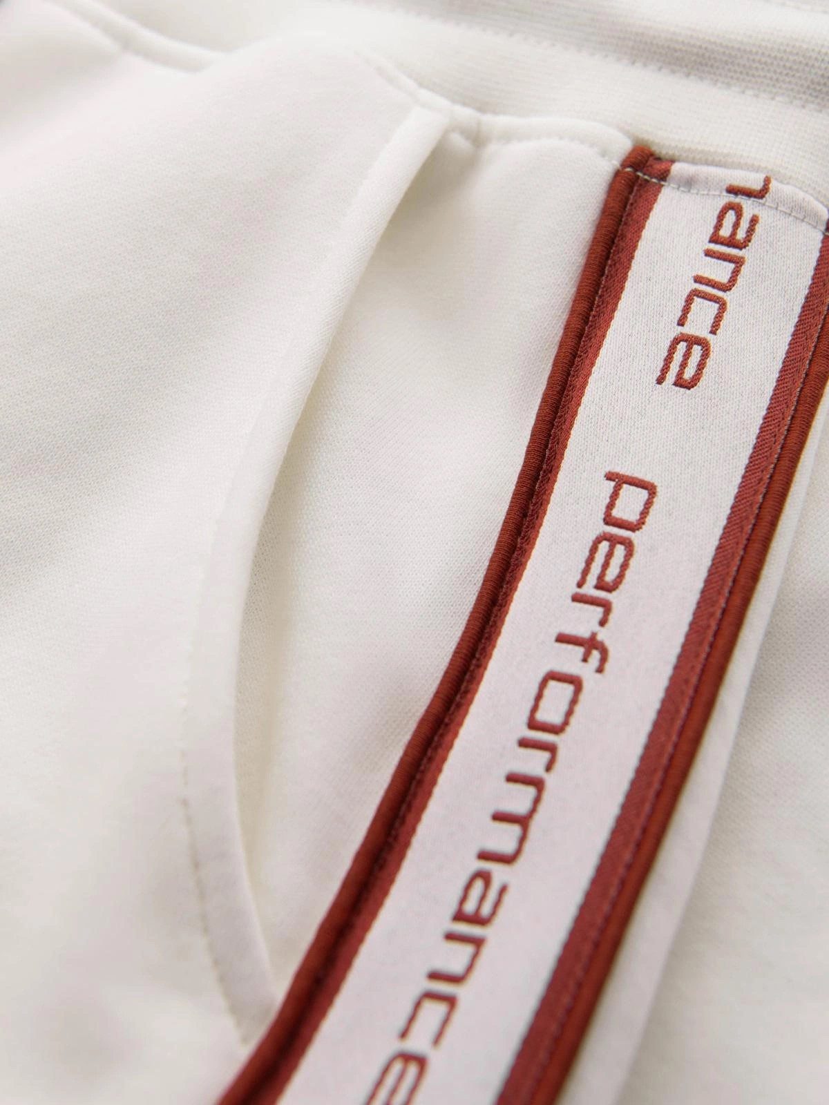 Sweathose Sportliche Herren-Jogginghose mit Seitenstreifen