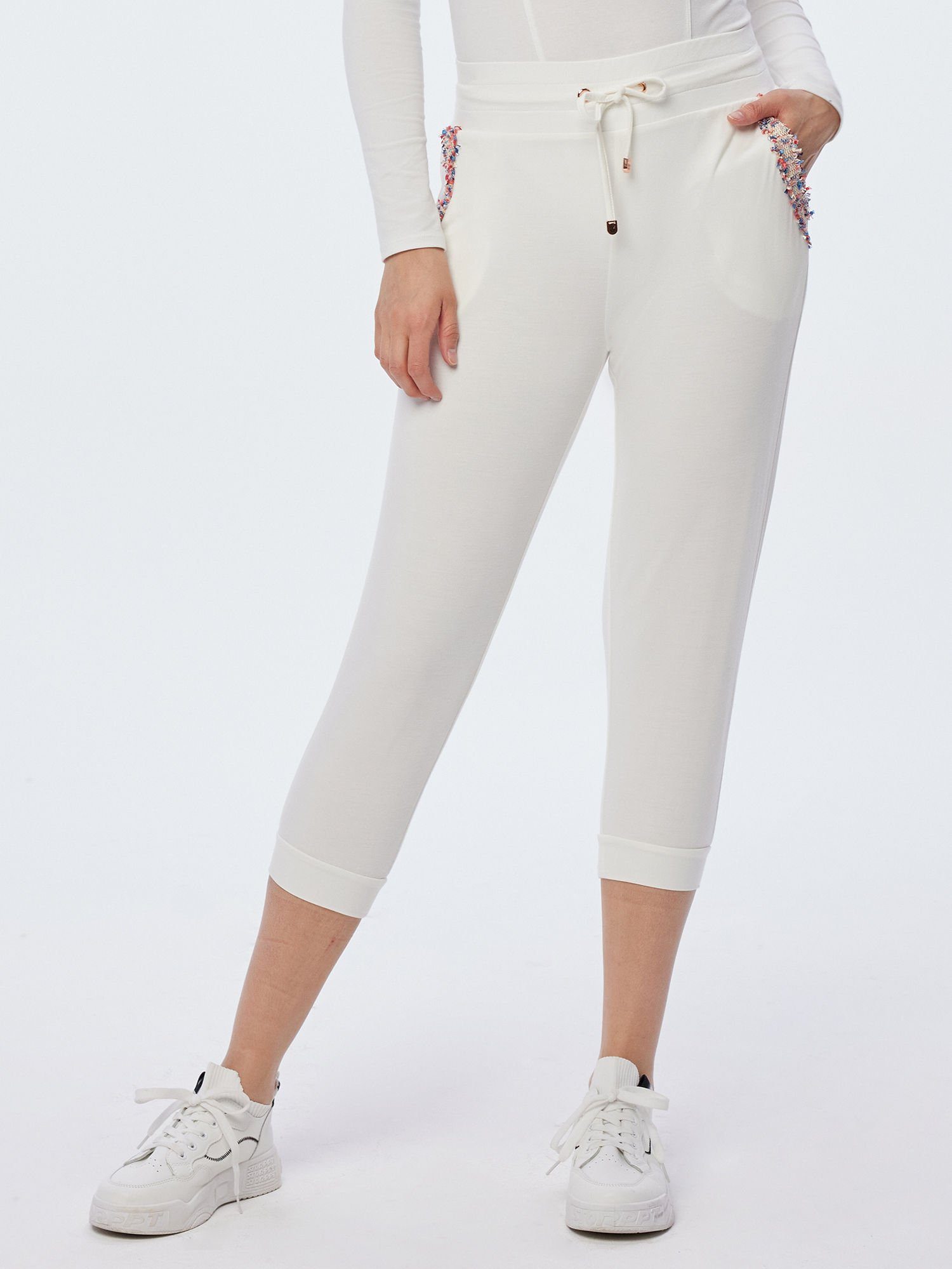 MONACO blue WEEKEND Jogger Pants Caprihose figurumspielend mit edler Verzierung