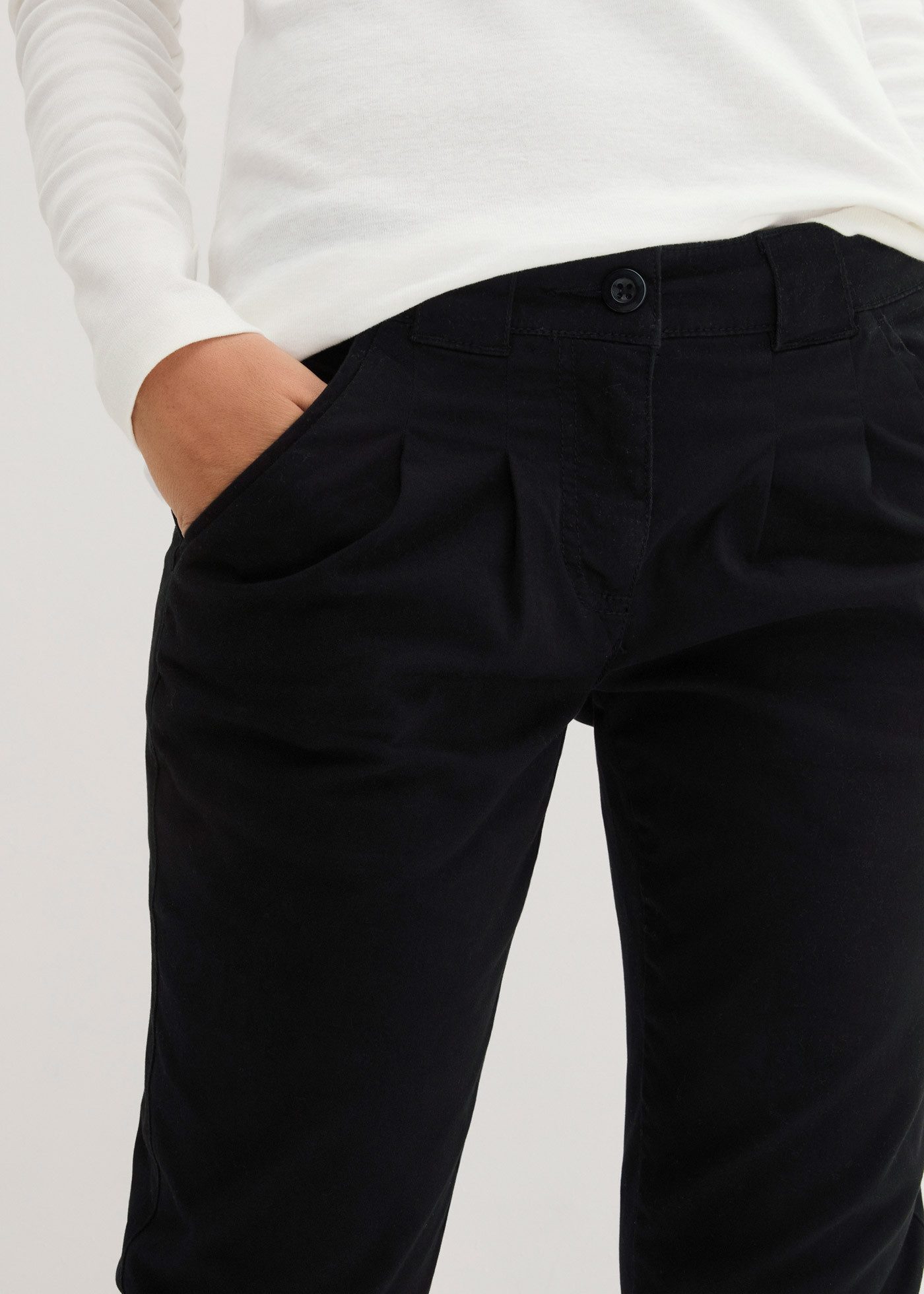 bonprix Chinohose schmale Form, mit Bundfalten und praktischen Taschen günstig online kaufen