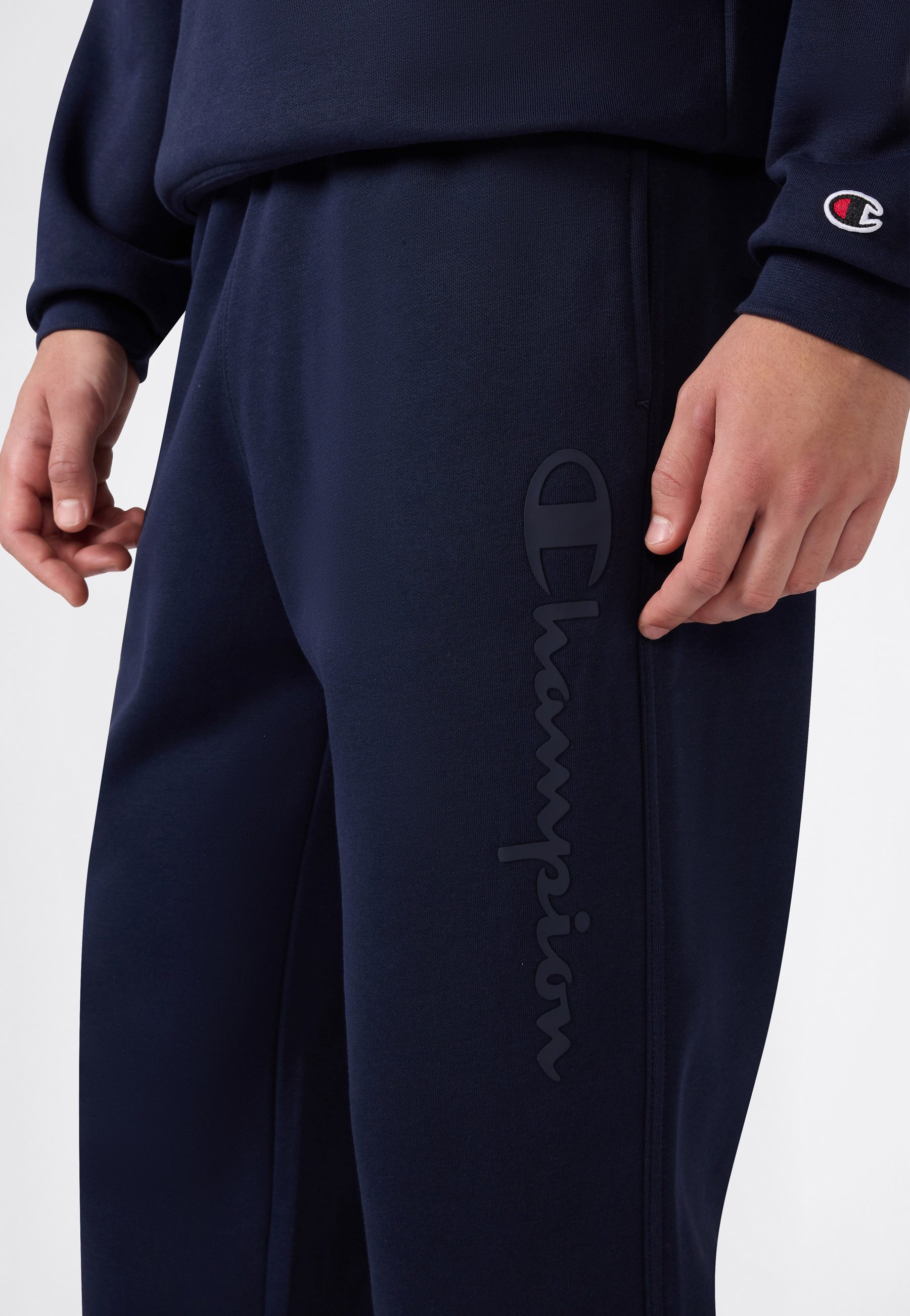 Champion Jogginghose SPORTWEAR OPEN HEM PANTS Standard Fit mit geradem Standard Fit, aus Baumwolle und Polyester