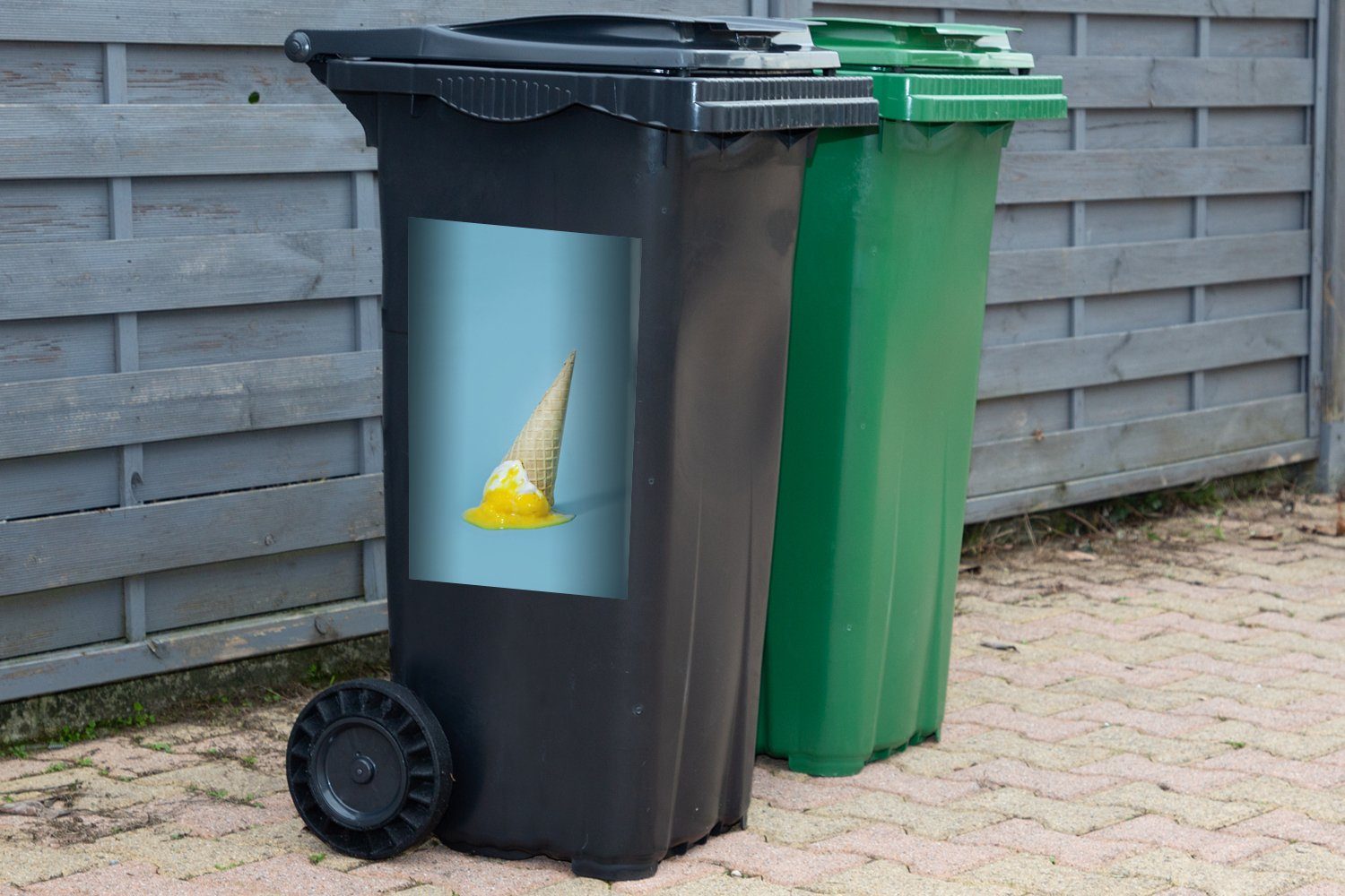 MuchoWow Wandsticker Mülleimer-aufkleber, St), Abfalbehälter Hintergrund Eis mit (1 Container, blauem Mülltonne, Geschmolzenes Sticker
