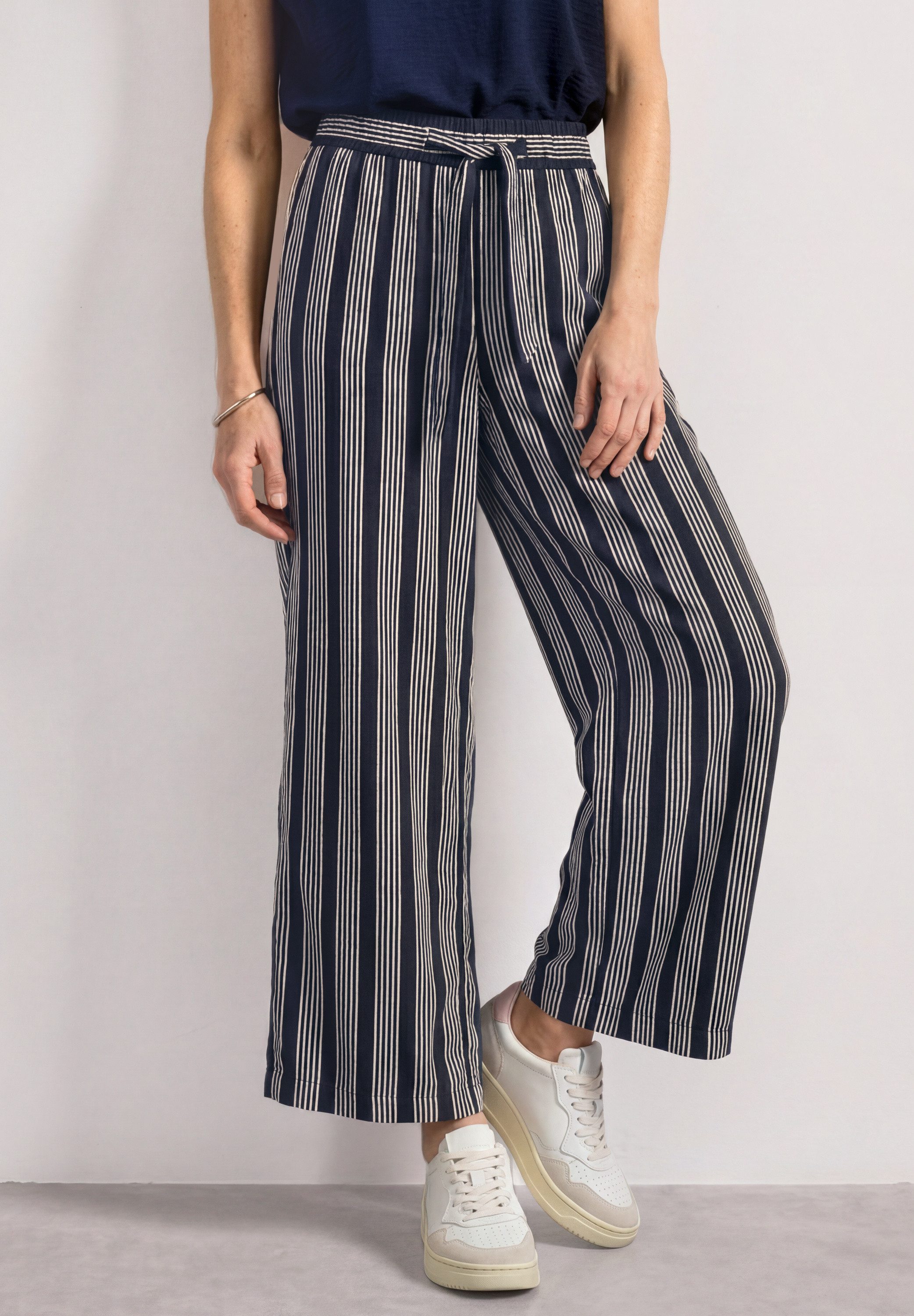 STREET ONE Stoffhose Style Emee Sommerhose im Loose Fit / mit Streifen