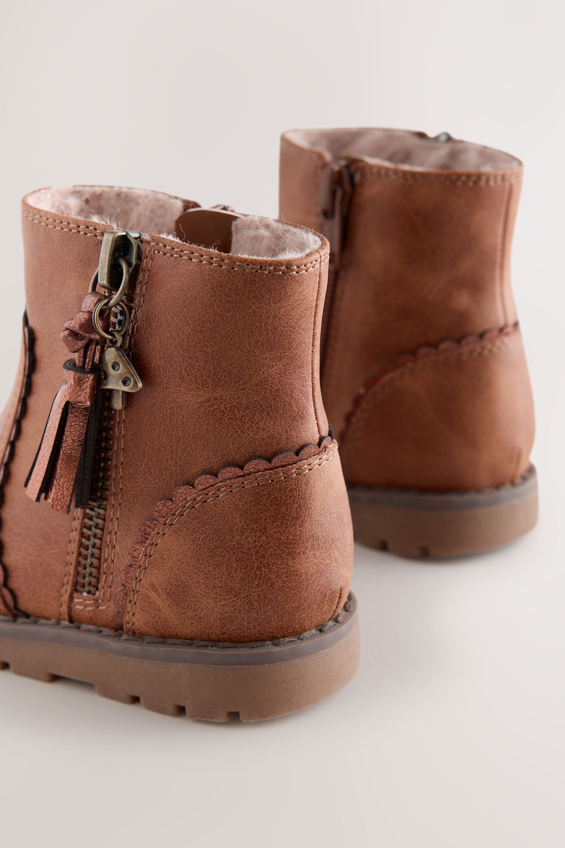 Next Chelseastiefel mit Quaste, weite Passform Stiefelette (1-tlg)
