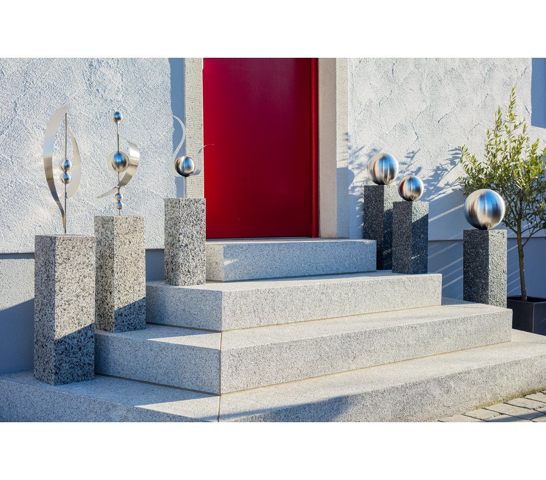 Dehner Gartenfigur Edelstahlkugel gebürstet, Ø 10/15/20/25 cm, silber, frostbeständige Gartenkugel, Stab als Zubehör verfügbar