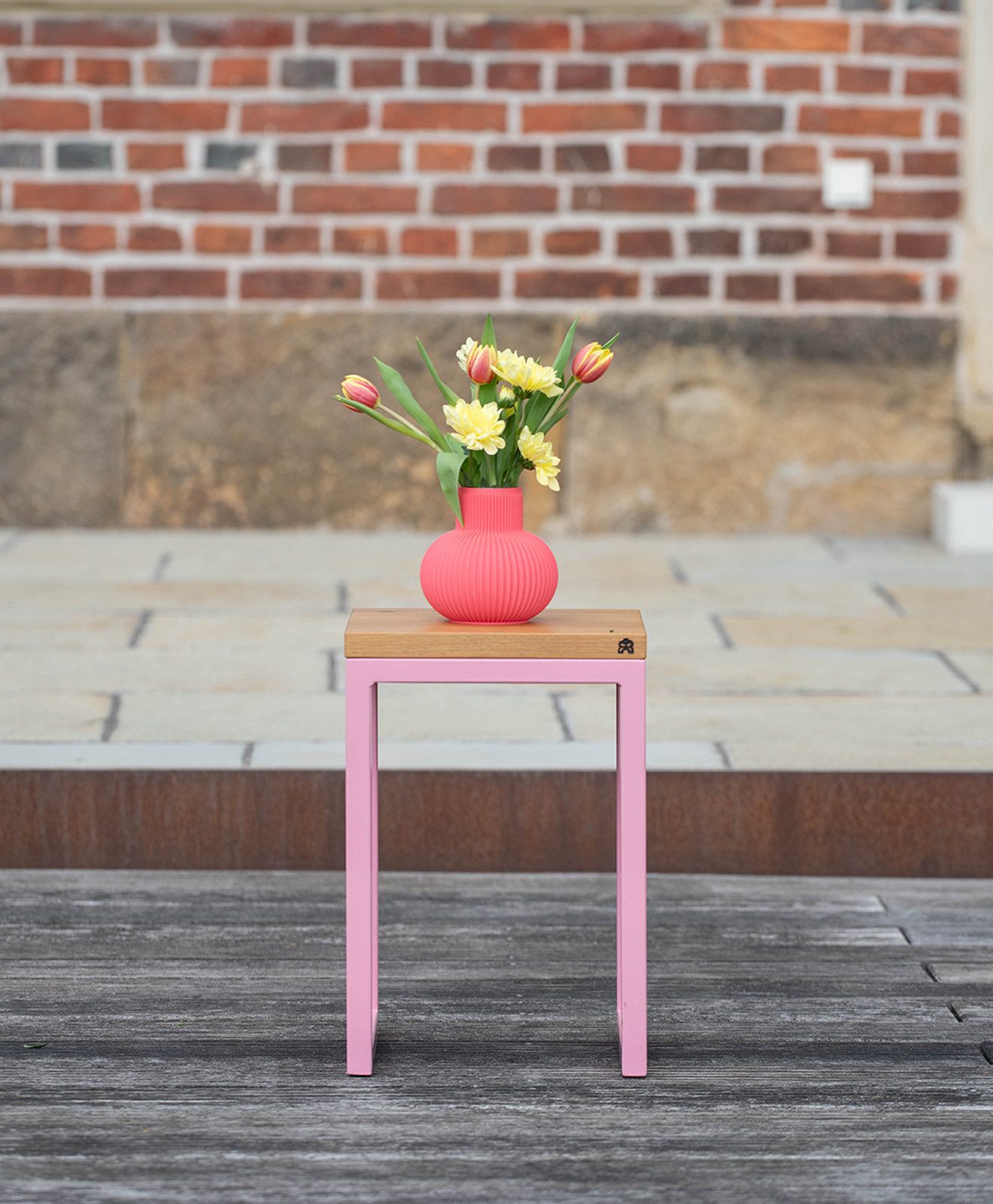 KAWENTSMANN Tischvase LOU, nachhaltige kleine Dekovase mit Rillen, KAWENTSMANN x RECOZY (1 Vase + 1 herausnehmbarer Glaseinsatz), recycelter Kunststoff, feine Rillenstruktur, mit Glaseinsatz