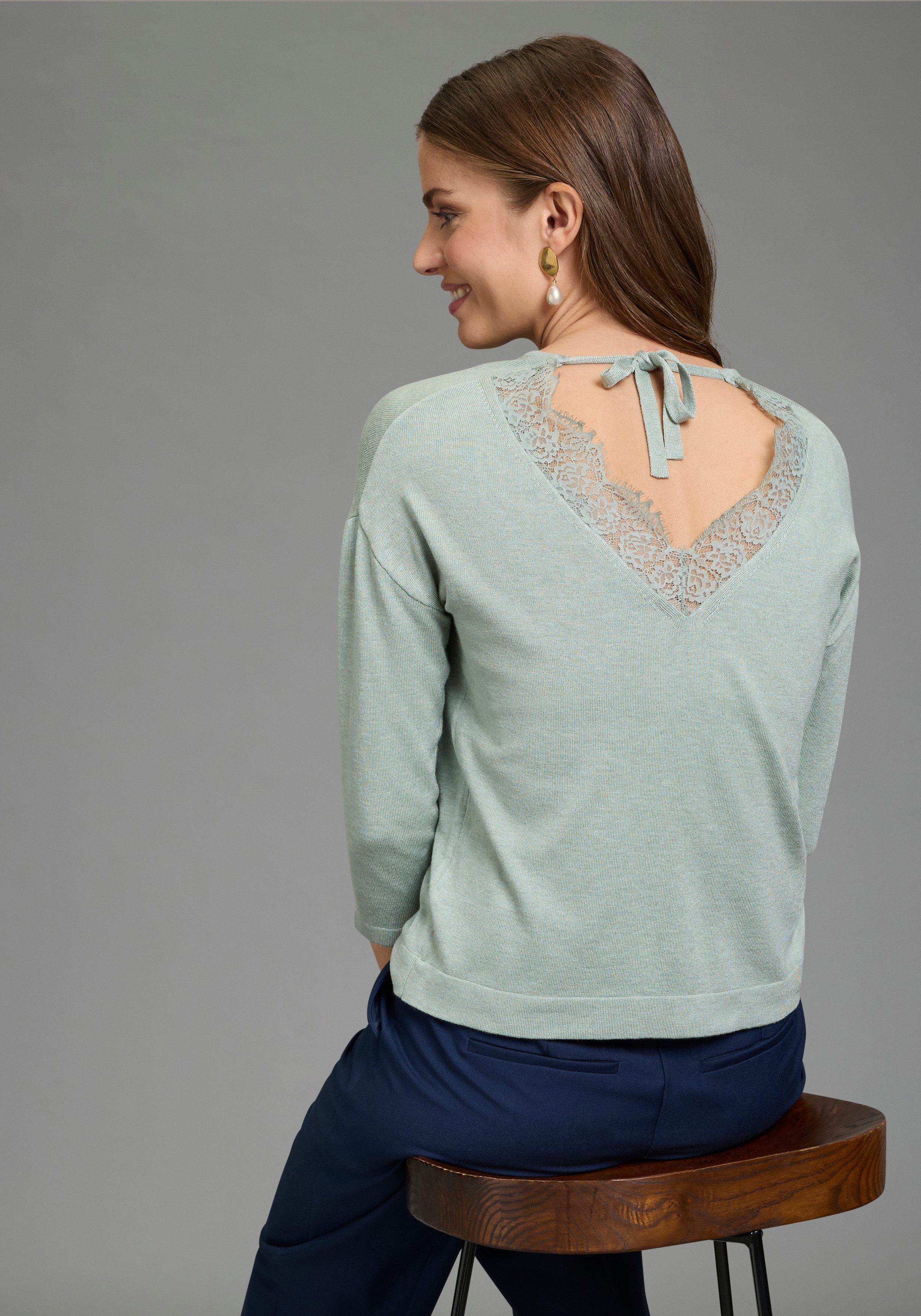 Laura Scott 3/4 Arm-Pullover aus Viskosemischung mit femininem Spitzeneinsatz und Schleifendetail. € 39,99, (€ 39,99 pro 1 Stk).
