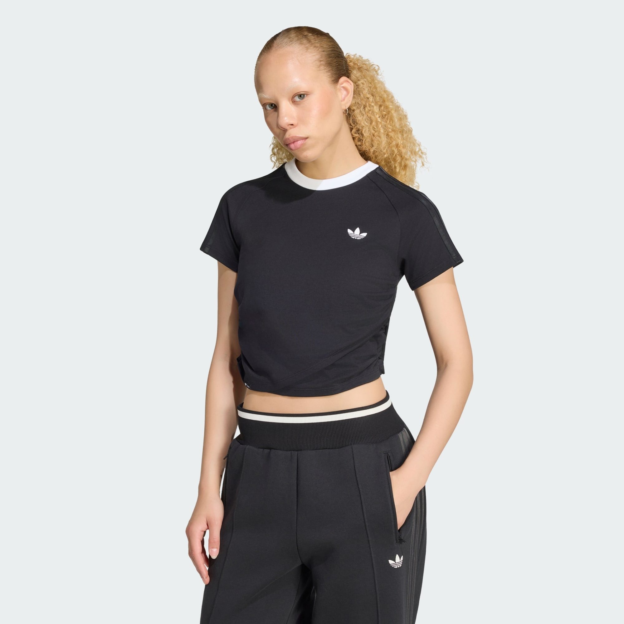 adidas Originals T-Shirt ADILUNA SEASON 2 X JENNIE T-SHIRT, MEHRLAGIG (1-tlg)