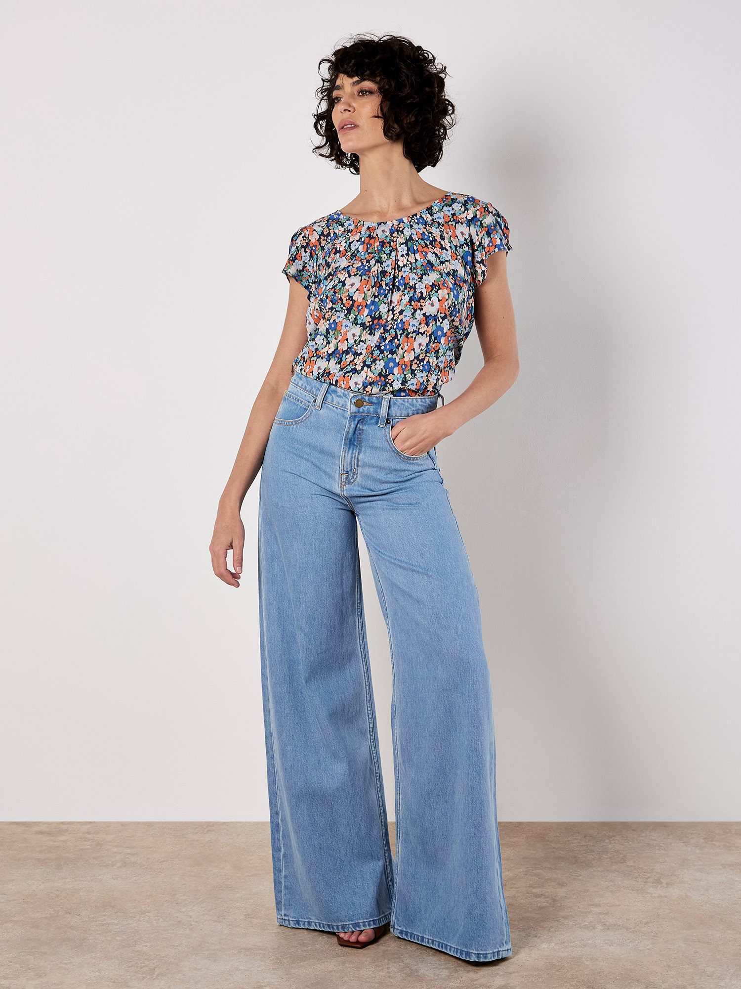 Apricot T-Shirt Ditsy Floral Top mit Tulpenärmeln günstig online kaufen