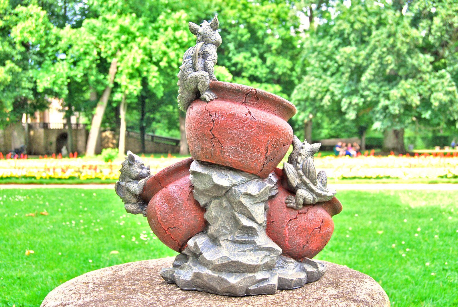MystiCalls Gartenfigur Gartendrachen - Blumentopf auf Gartenfigur Drachen Modell - 3