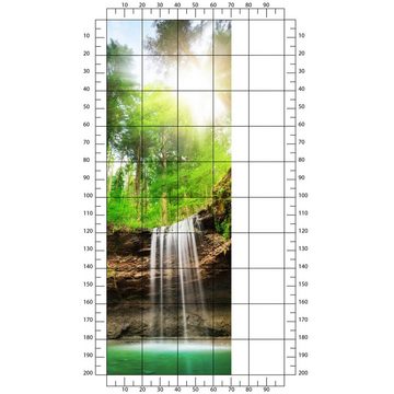 wandmotiv24 Türtapete Wasserfall im Wald, Sonne, Wasser, Natur, glatt, Fototapete, Wandtapete, Motivtapete, matt, selbstklebende Dekorfolie