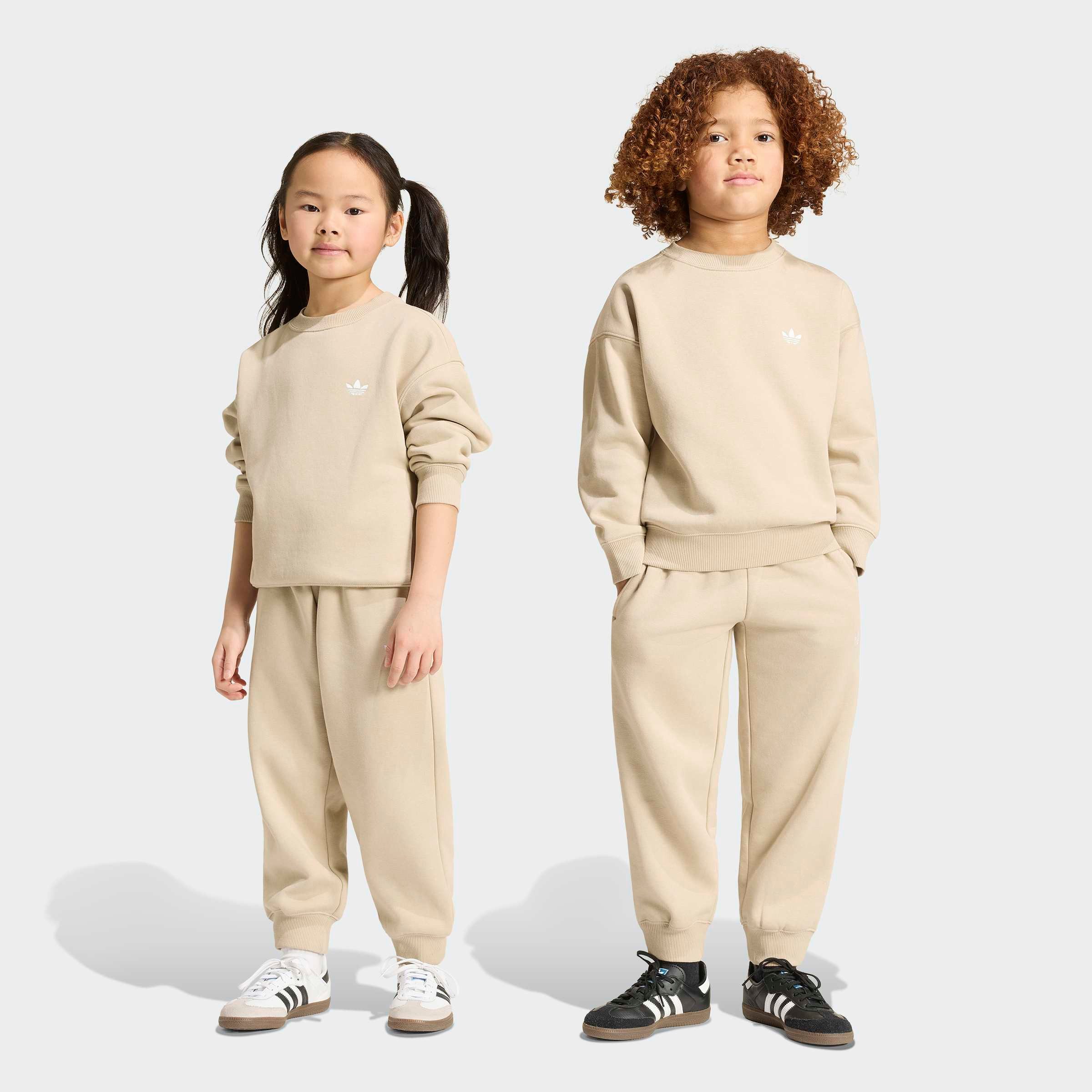adidas Originals Trainingsanzug CREW JOG SET (2-tlg), für Kinder, zweiteiliges Set, aus Baumwolle