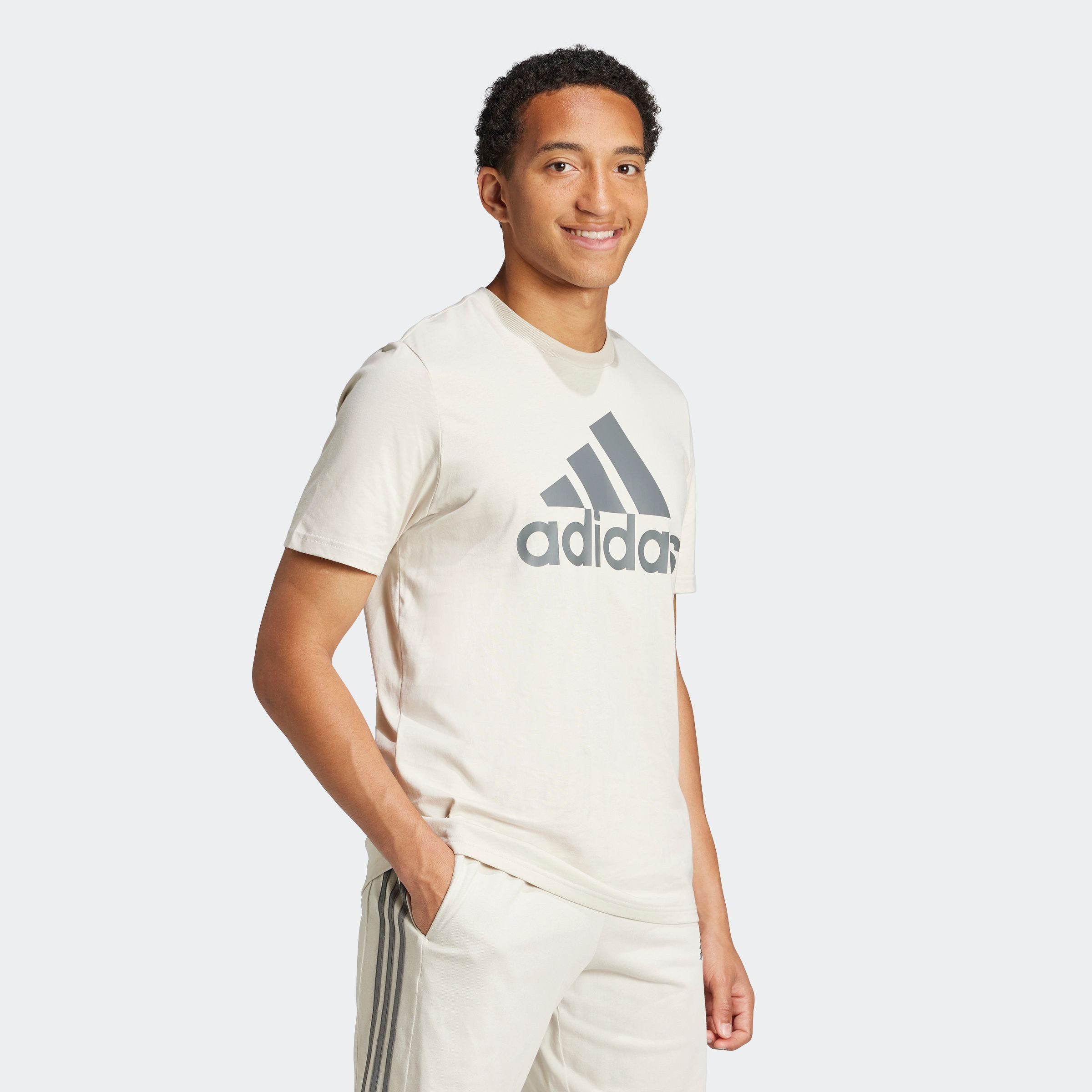 adidas Sportswear T-Shirt M BL SJ T Kurzarm, für Fitness und Freizeit, mit großem Logodruck
