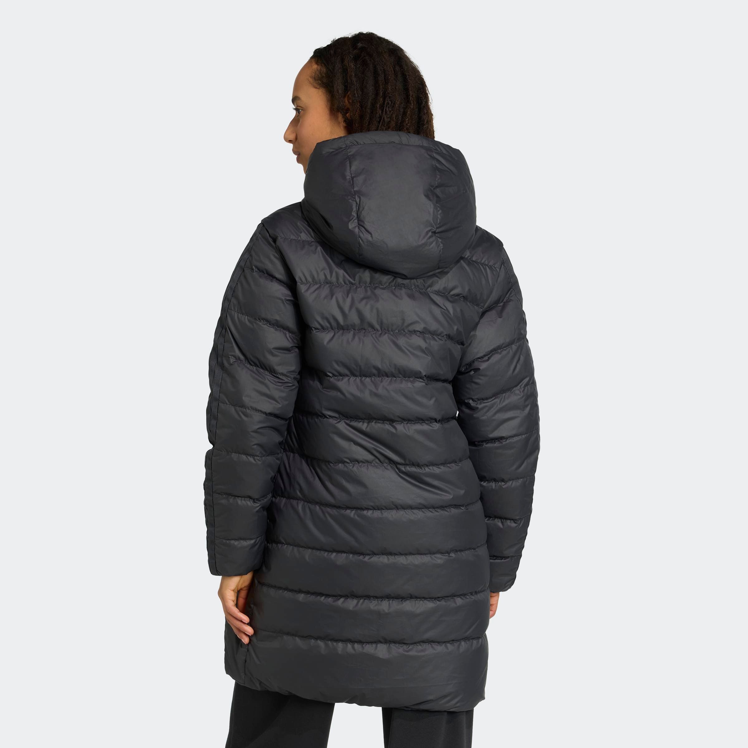 adidas Sportswear Daunenjacke ESSENTIALS CLIMAWARM 3-STREIFEN LIGHT DAUNENPARKA MIT KAPUZE für Erwachsene, mit wärmender Wattierung aus Entendaune und Federn
