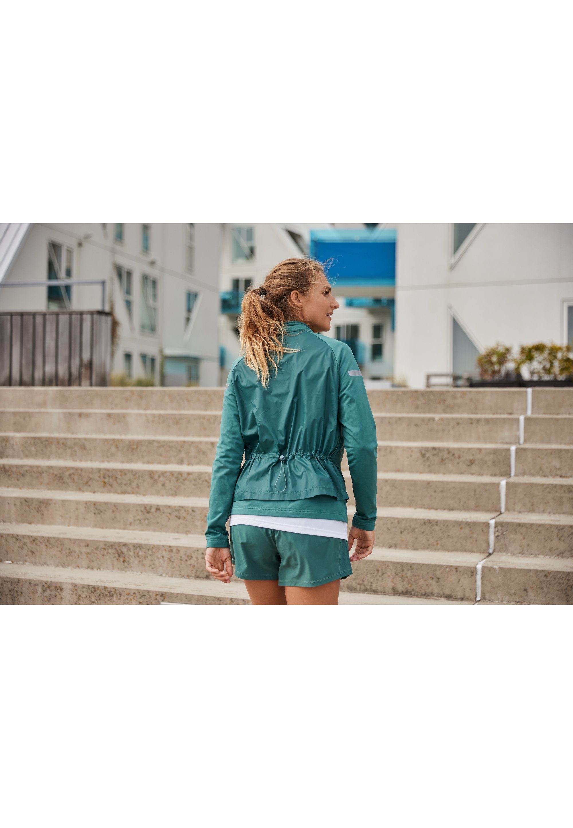 ENDURANCE Shorts mit Eslaire grün praktischen Taschen