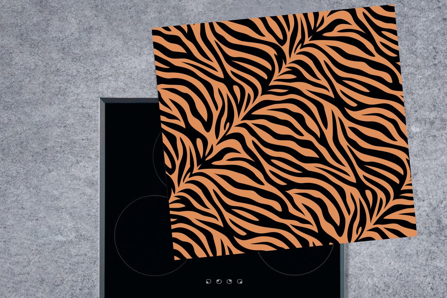 (1 Tigerdruck Schwarz, Vinyl, cm, - Arbeitsplatte tlg), Herdblende-/Abdeckplatte Ceranfeldabdeckung, küche 78x78 MuchoWow für - Orange