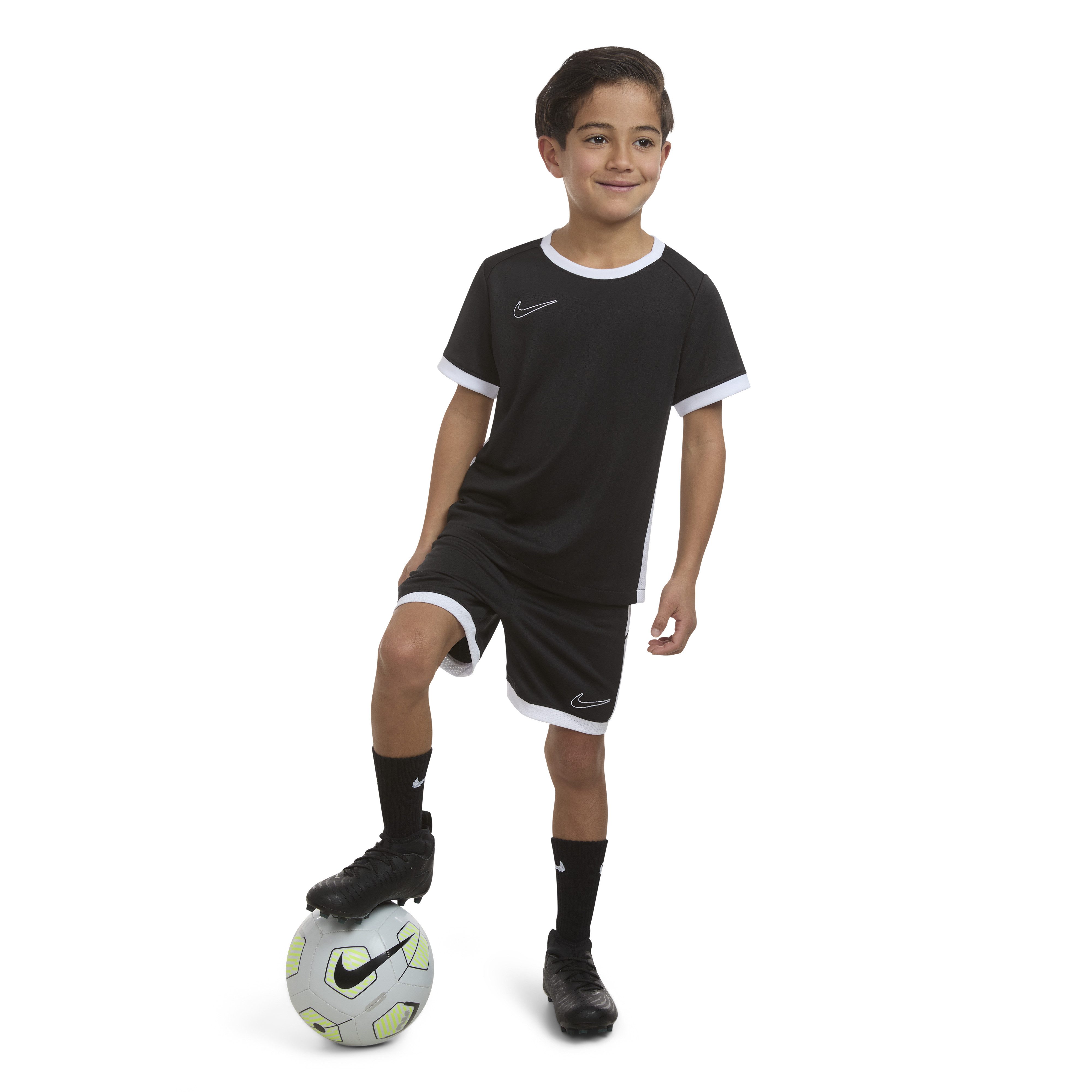 Nike Sportswear T-Shirt & Shorts NKB B NK ACADEMY SHORT SET (2-tlg) Set-Artikel aus 2 Teilen, T-Shirt und Shorts, sportlicher Stil