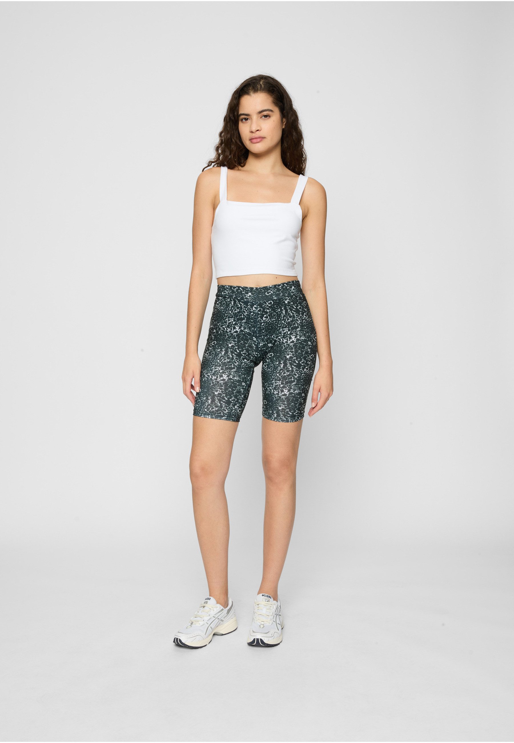 URBAN CLASSICS Stoffhose Urban Classics Damen Ladies AOP Cycle Shorts 2-Pack (1-tlg)