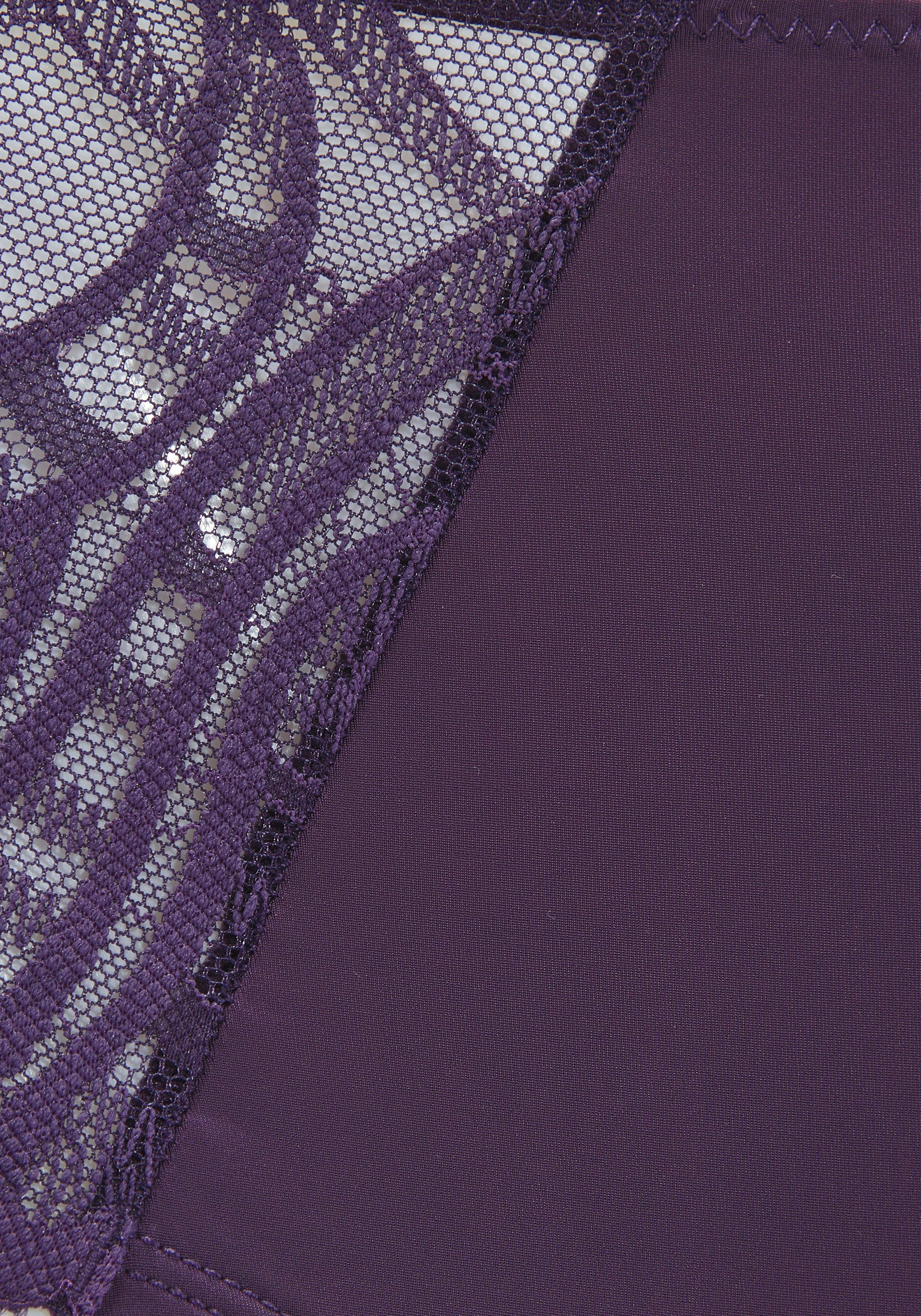 LASCANA Panty Flora mit feiner, leicht transparenter Spitze und edlem Accessoire