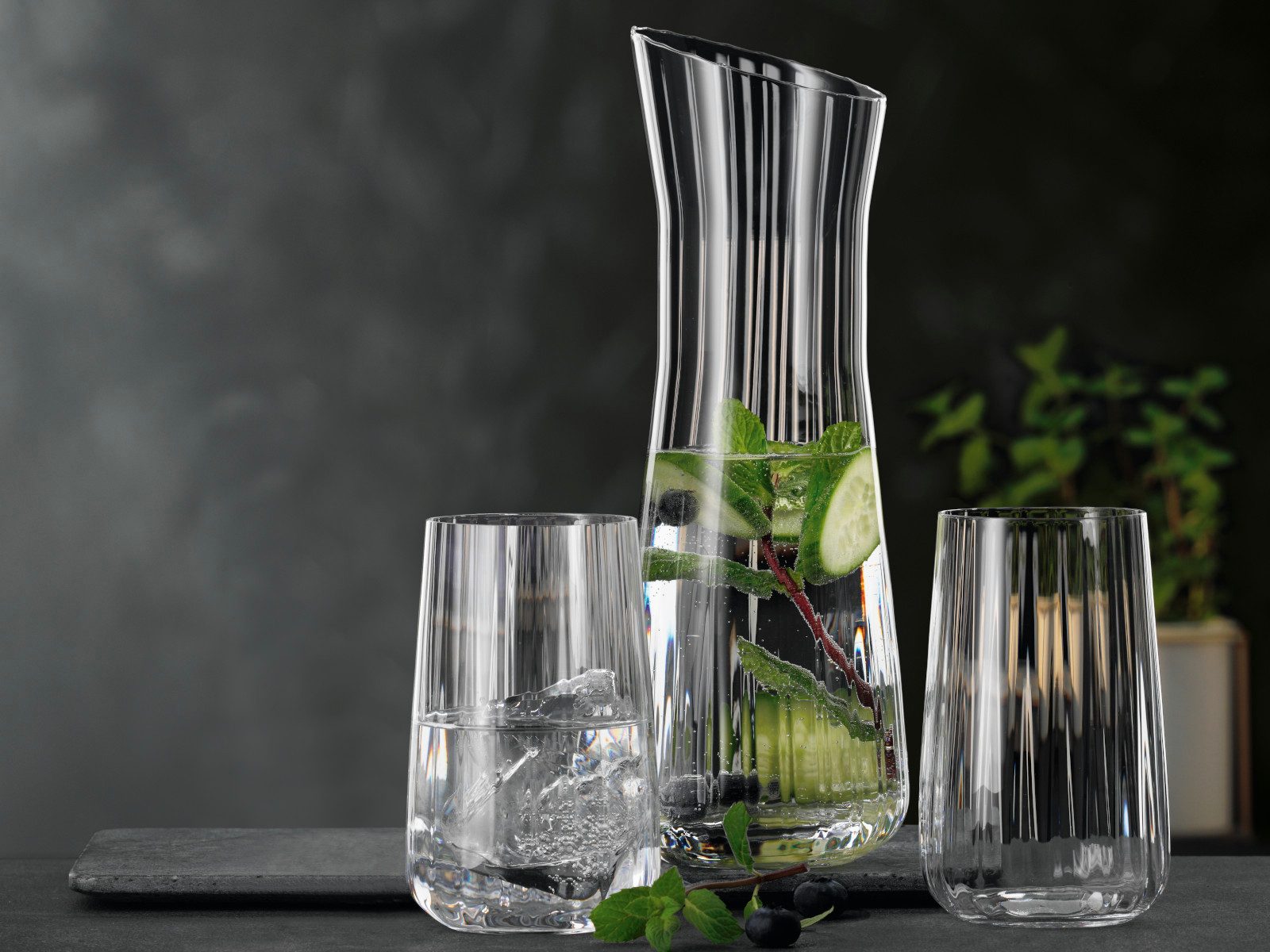 SPIEGELAU Gläser-Set Lifestyle Karaffe mit Wasserglas Set 3tlg, Kristallglas – Bild 4 von 4
