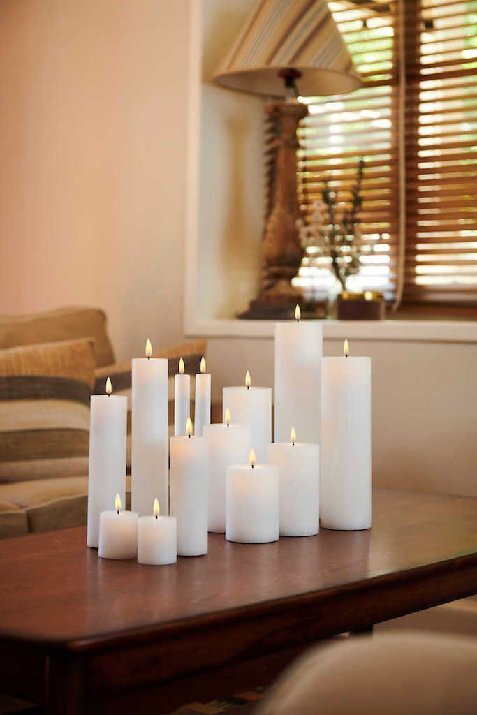 Sirius Home A/S LED-Kerze Sille Echtwachs weiss, mit einzigartigem Flammeneffekt – Bild 3 von 5