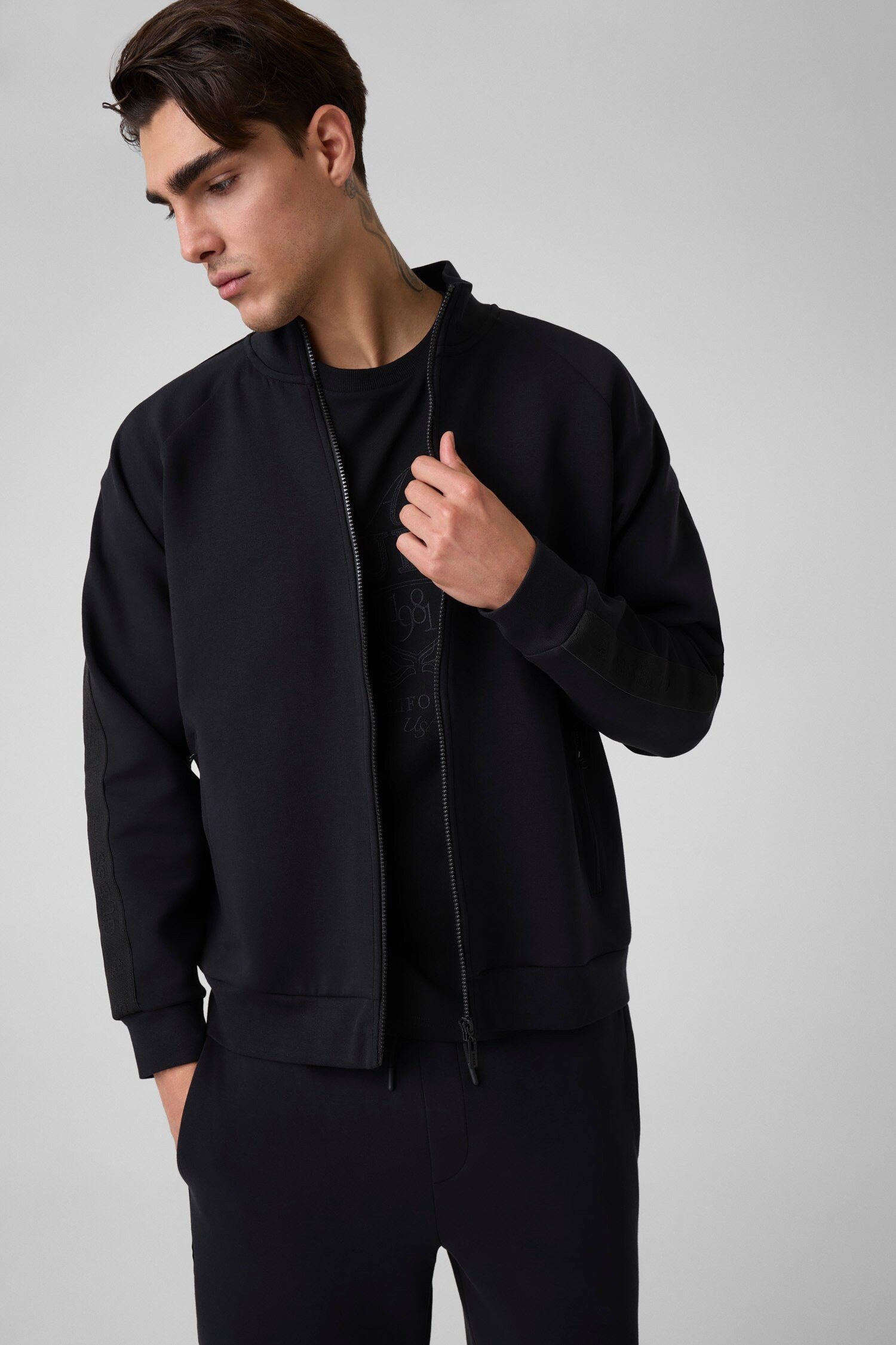 Guess Sweatjacke THOR Stehkragen, Regular Fit, Reißverschlusstaschen