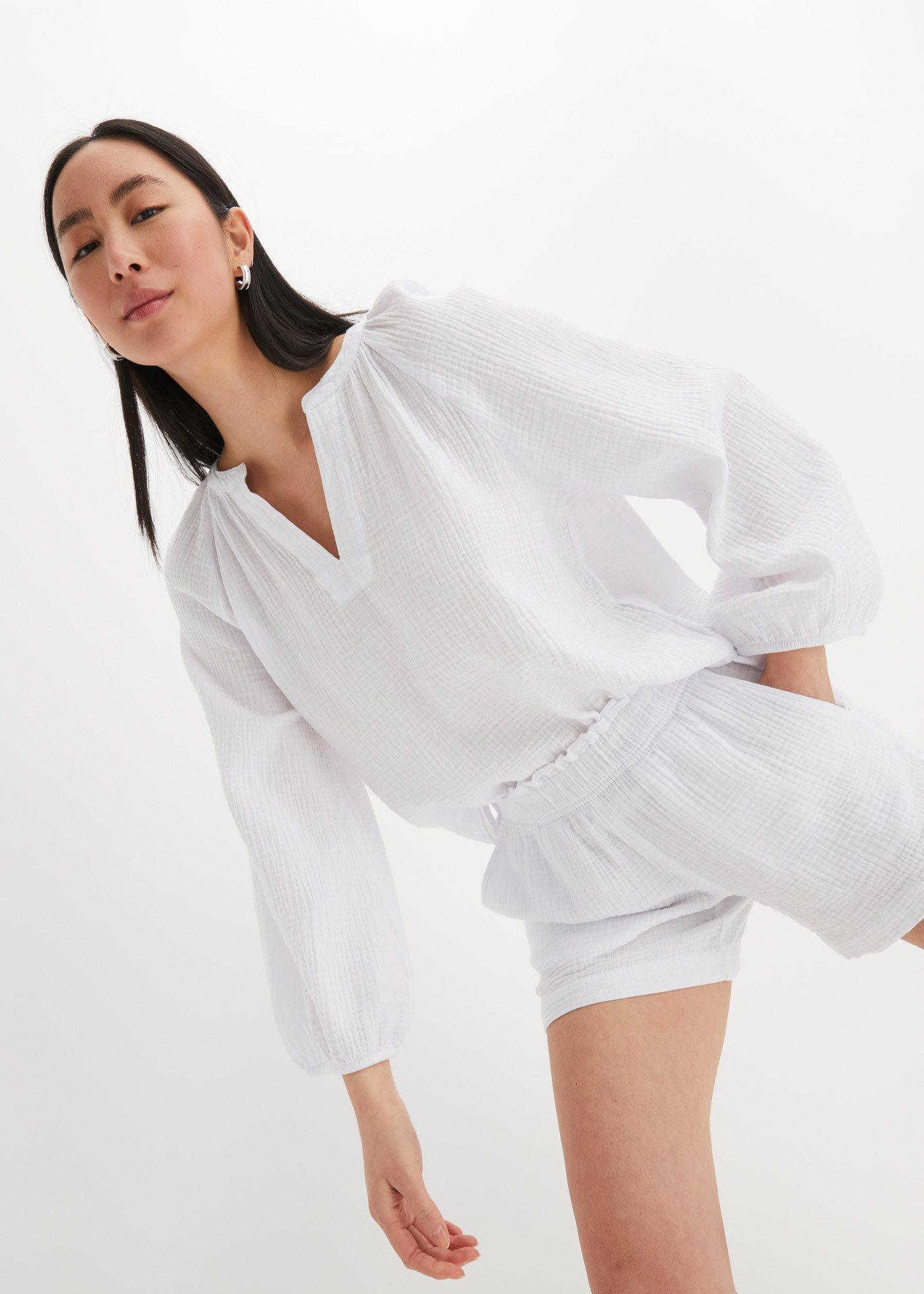 bonprix Shirtbluse Oversize-Passform, mit V-Ausschnitt, aus Baumwolle, 3/4-Ärmeln