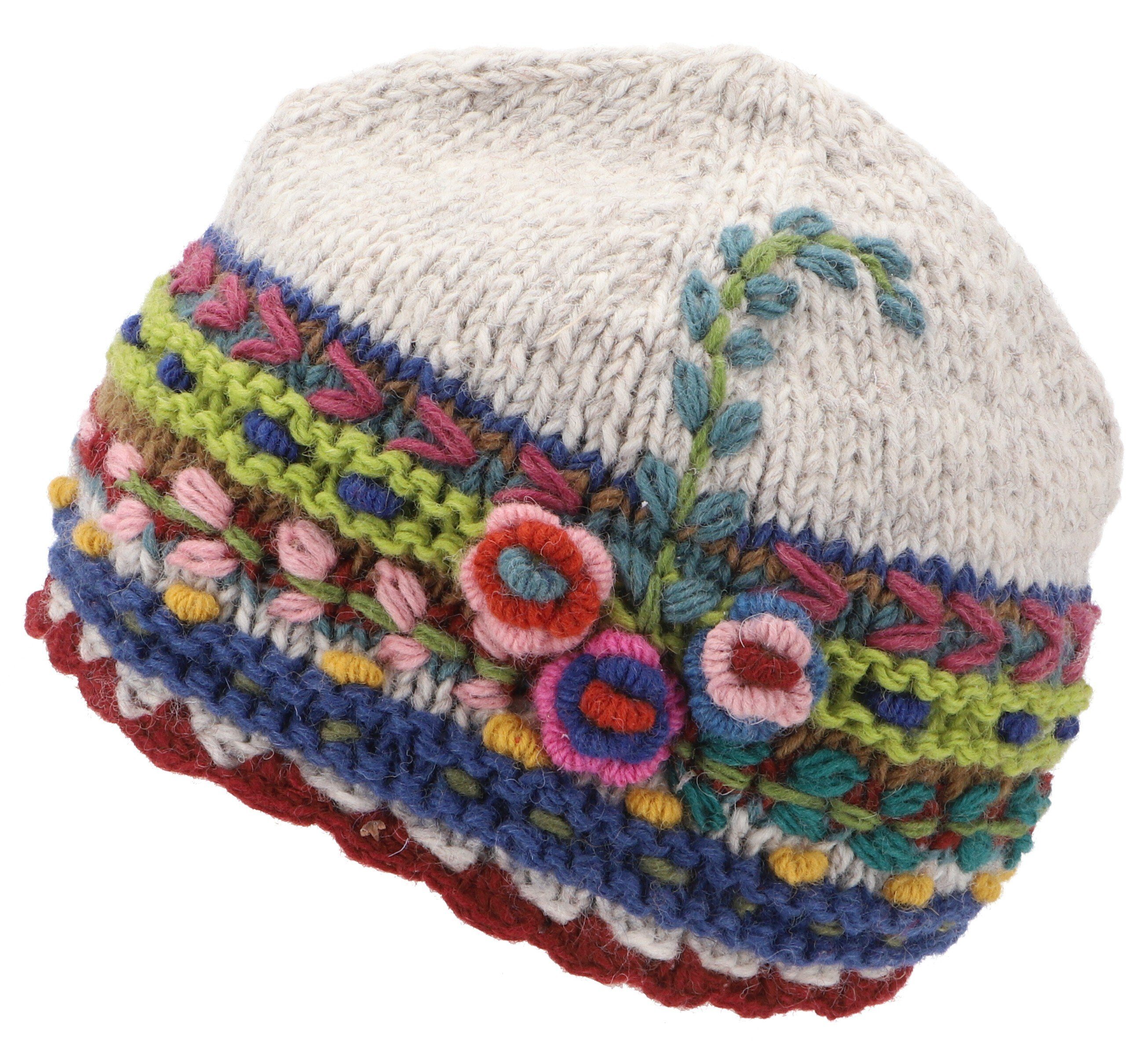 Strickmütze Farbenfrohe Wollmütze mit aufwendiger..