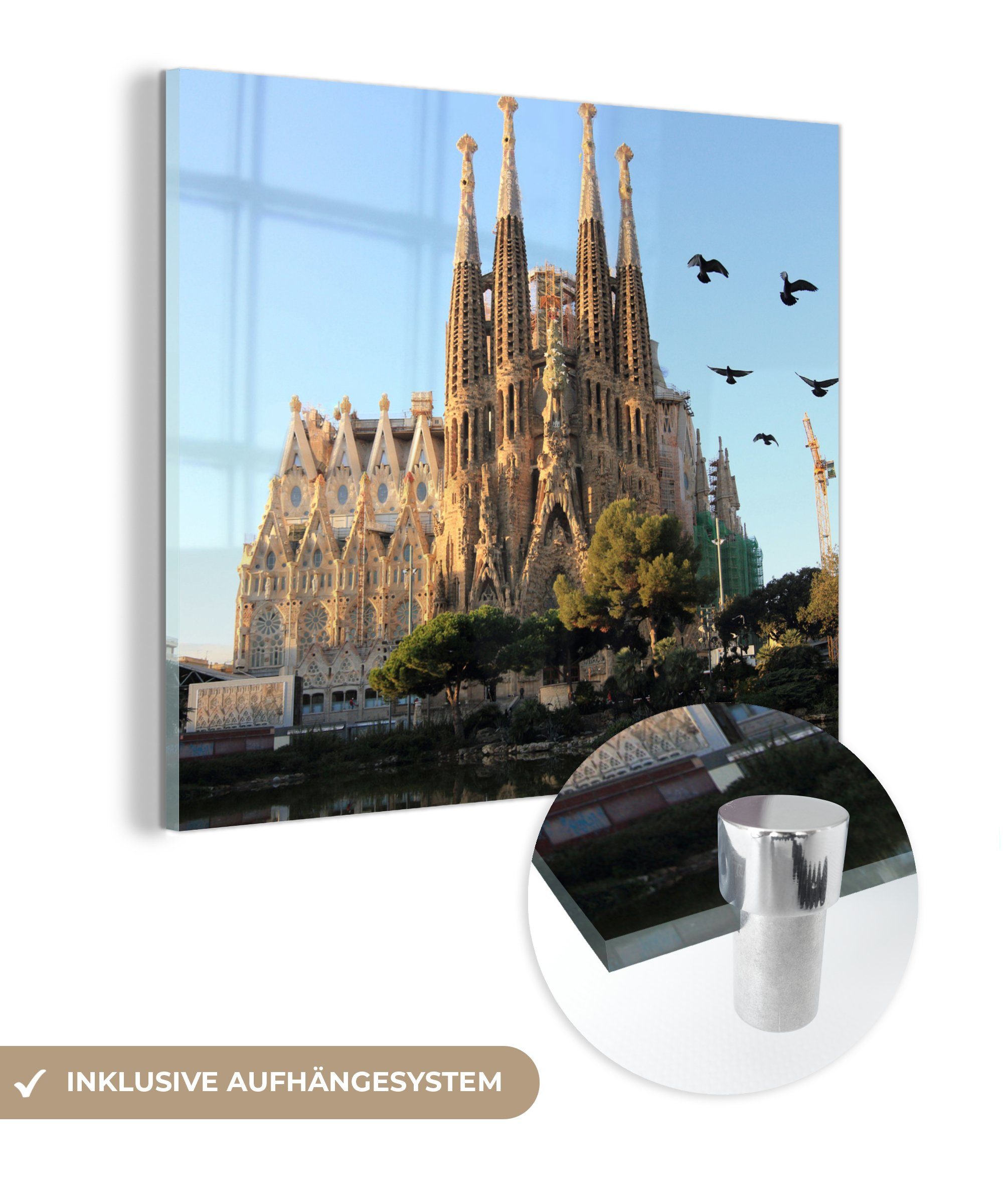 MuchoWow Acrylglasbild Vögel vor der Sagrada Familia in Spanien, (1 St), Glasbilder - Bilder auf Glas Wandbild - Foto auf Glas - Wanddekoration