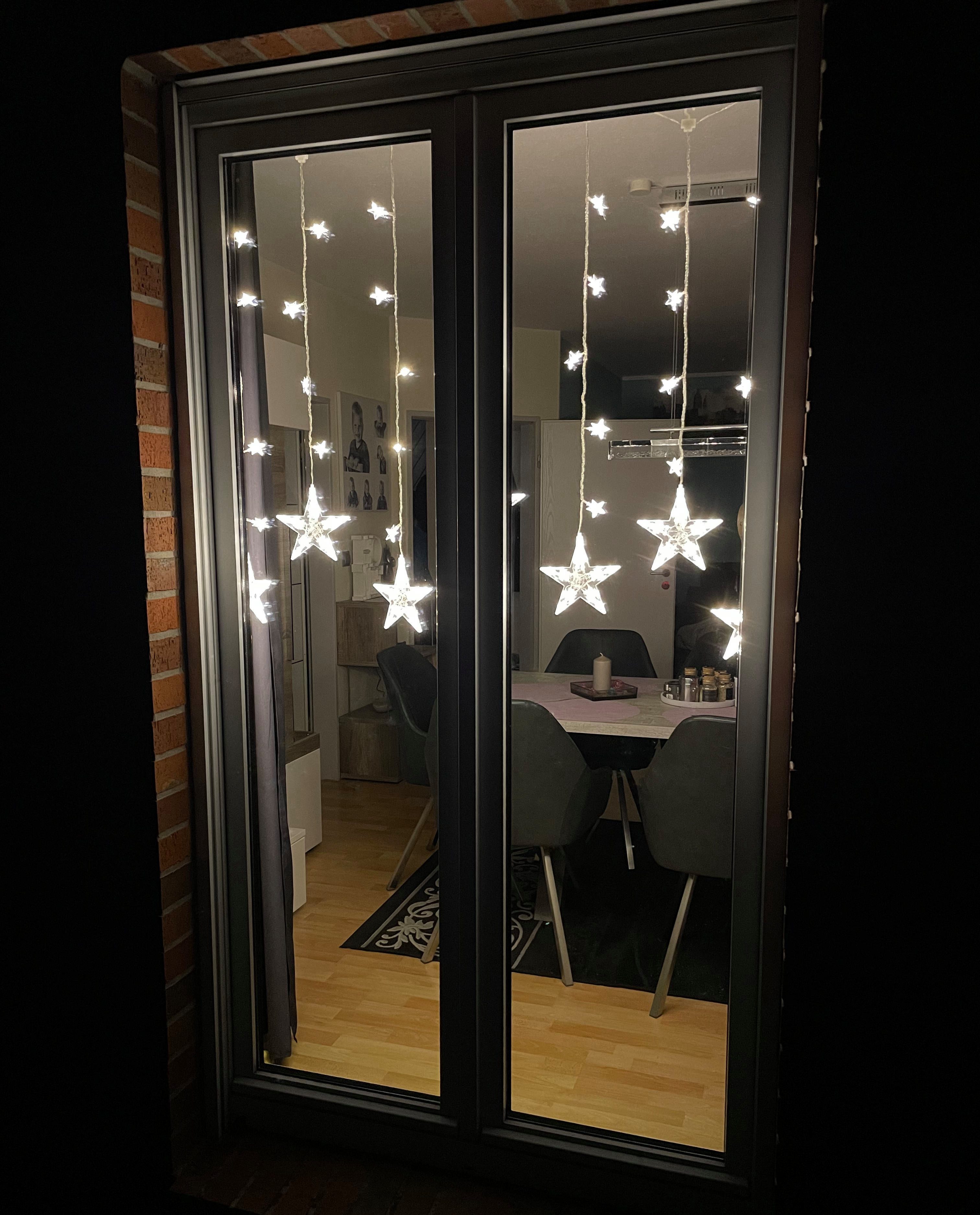BONETTI LED-Lichtervorhang LED Sternenvorhang für Innen und Außen, mit 137 LEDs in 39 Sternen, ca. 1 x 1,2 m