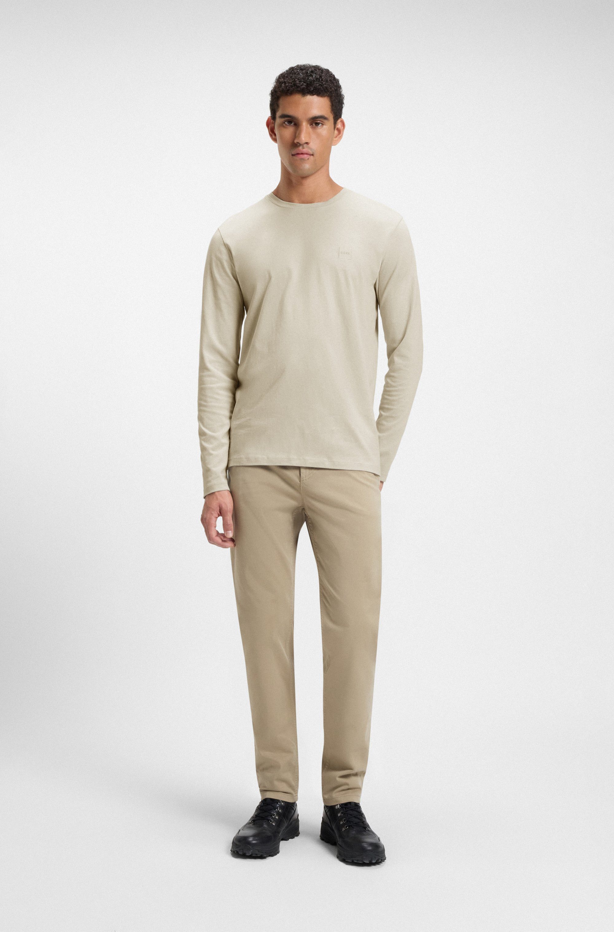 BOSS ORANGE Langarmshirt Tacks mit Markenlogo auf der Brust