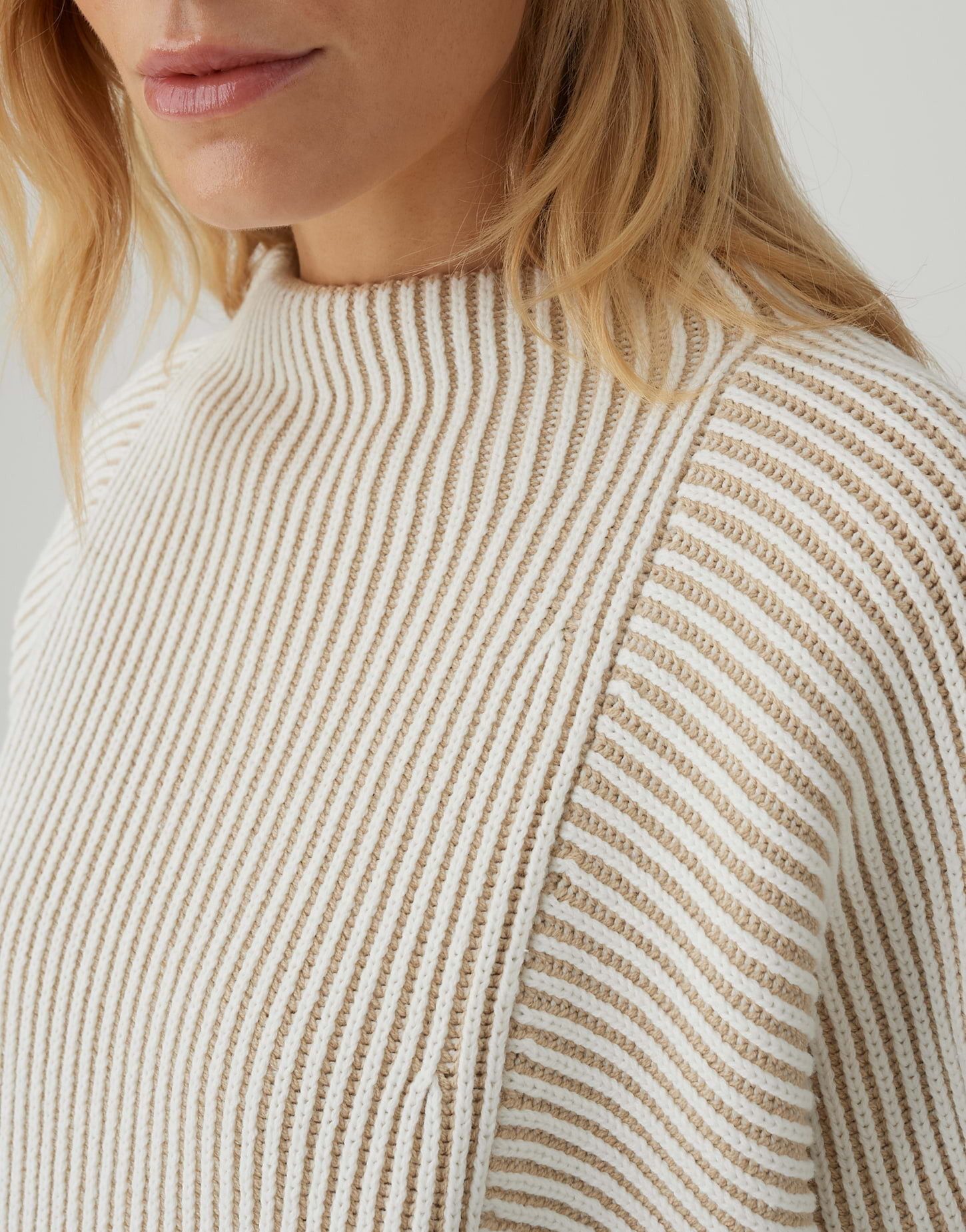OPUS Strickpullover POZOLI mit dynamischen Streifenstrick Lockere Passform, schmal zulaufend, langer Fledermausärmel