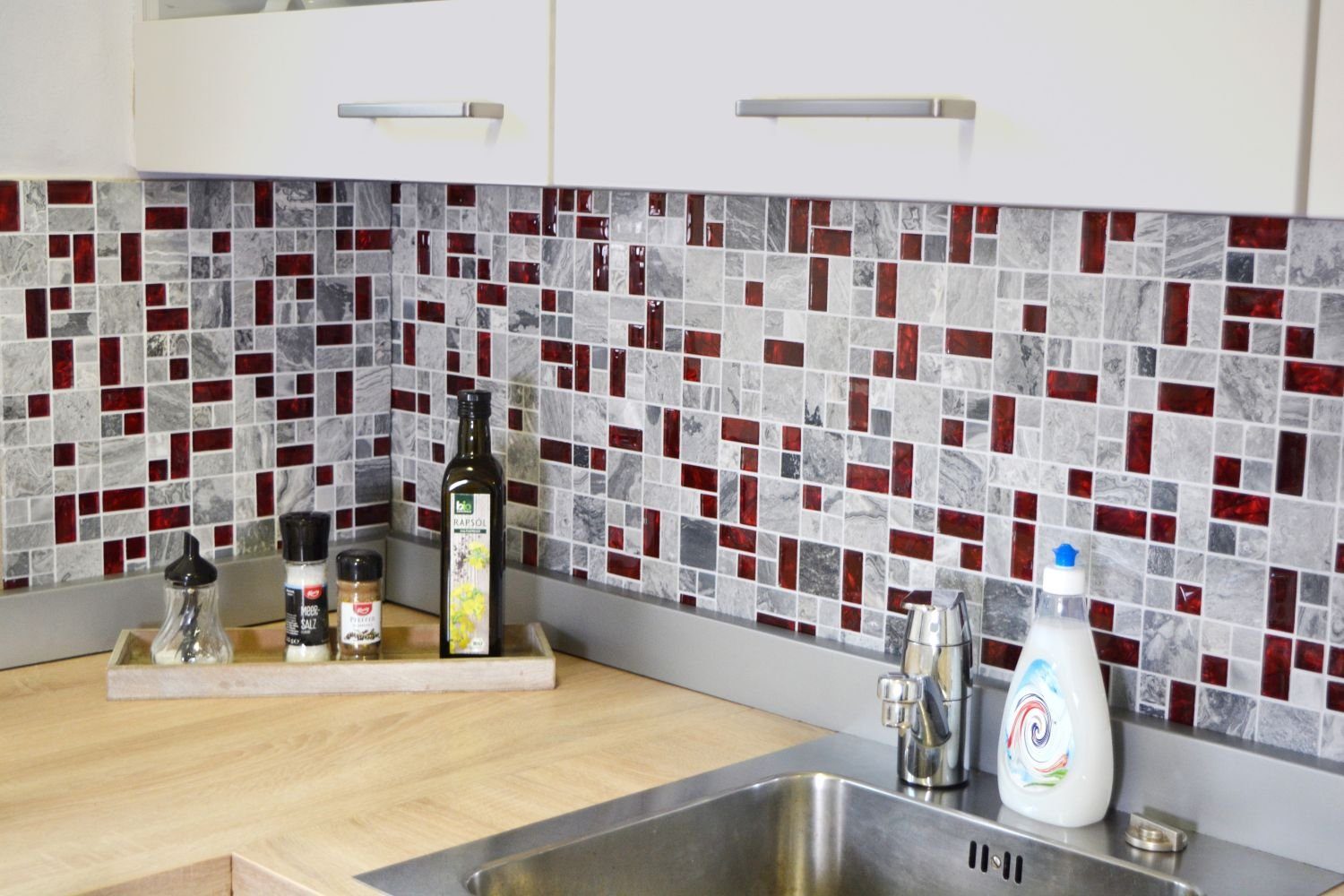 Mosani Mosaikfliesen 0,9m² Glasmosaik Naturstein grau mit rot glänzend, Set, 10-teilig, Küchenwand, Fliesenspiegel