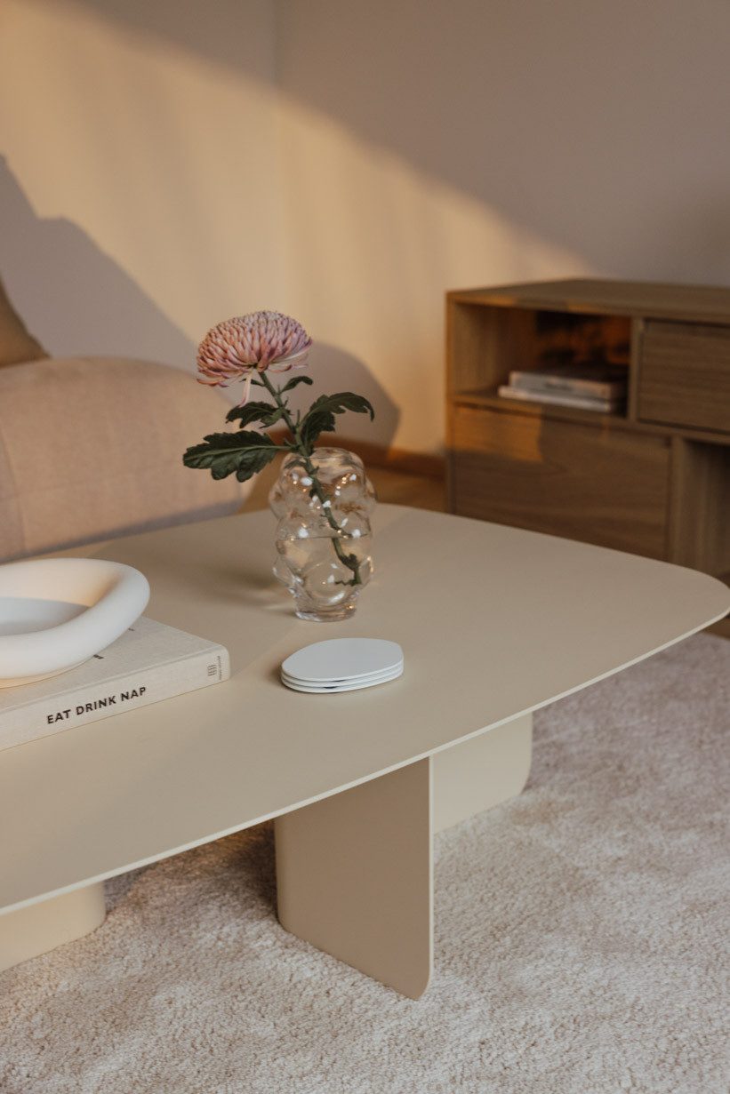 Metallbude Couchtisch LIVIA, Design Couchtisch ohne Montage, belastbar bis 75kg, kratzfest