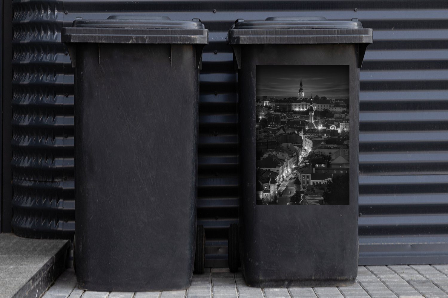 MuchoWow Wandsticker Estland Mülltonne, - Weiß - Schwarz Container, St), - Sticker, (1 Tallinn Abfalbehälter Mülleimer-aufkleber
