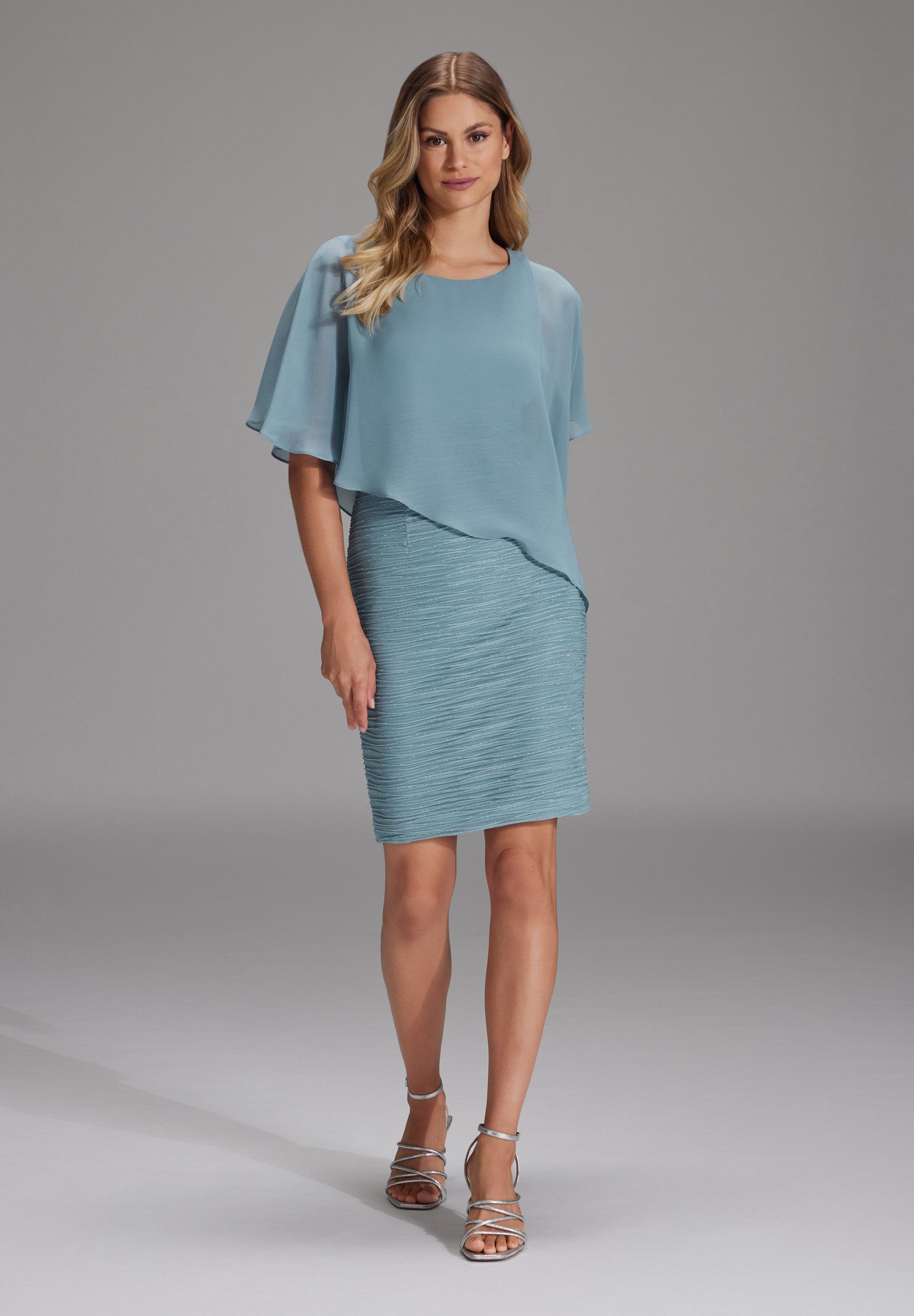 SWING Cocktailkleid - Cocktailkleid mit Überwurf Taillierter Schnitt mit asymmetrisch fallendem Chiffon-Überwurf