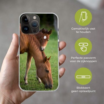MuchoWow Handyhülle Pferde - Gras - Porträt, Handyhülle Telefonhülle Apple iPhone 14 Pro Max